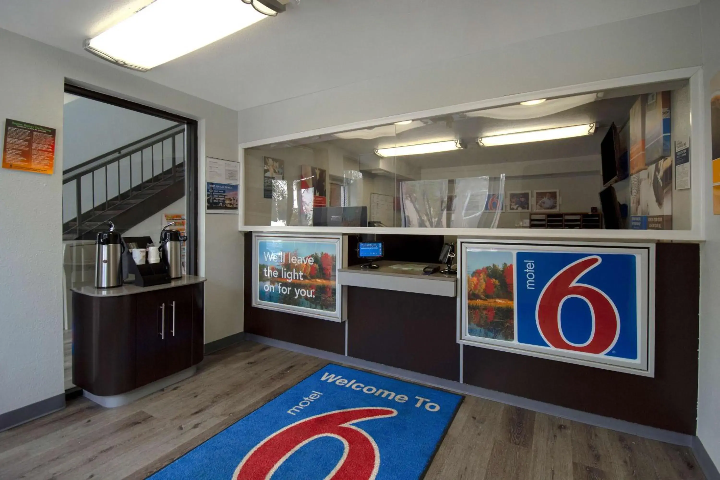 Coffee/tea facilities, Kitchen/Kitchenette in Motel 6-Merrillville, IN