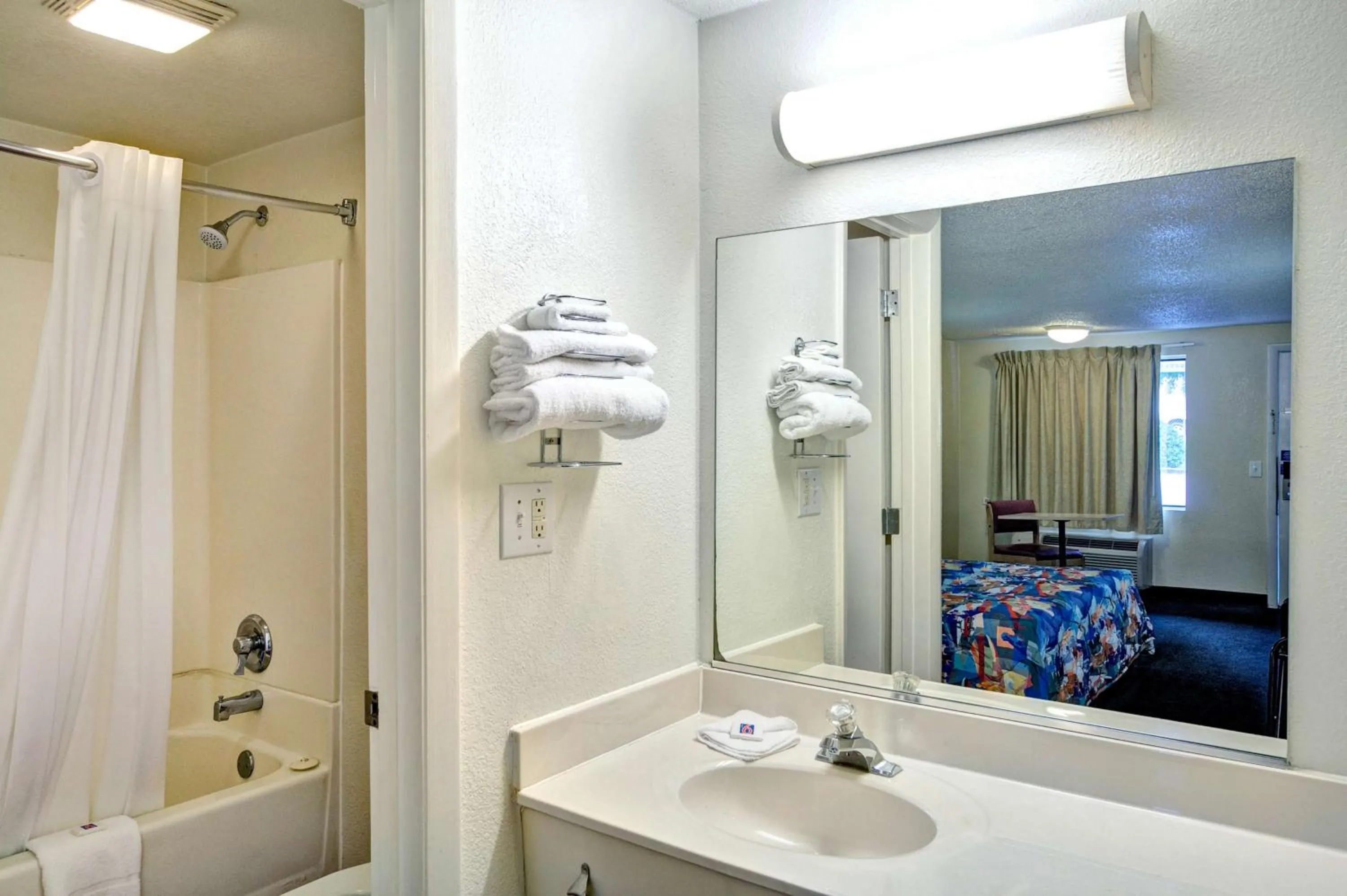 Bathroom in Knights Inn Burlington NC