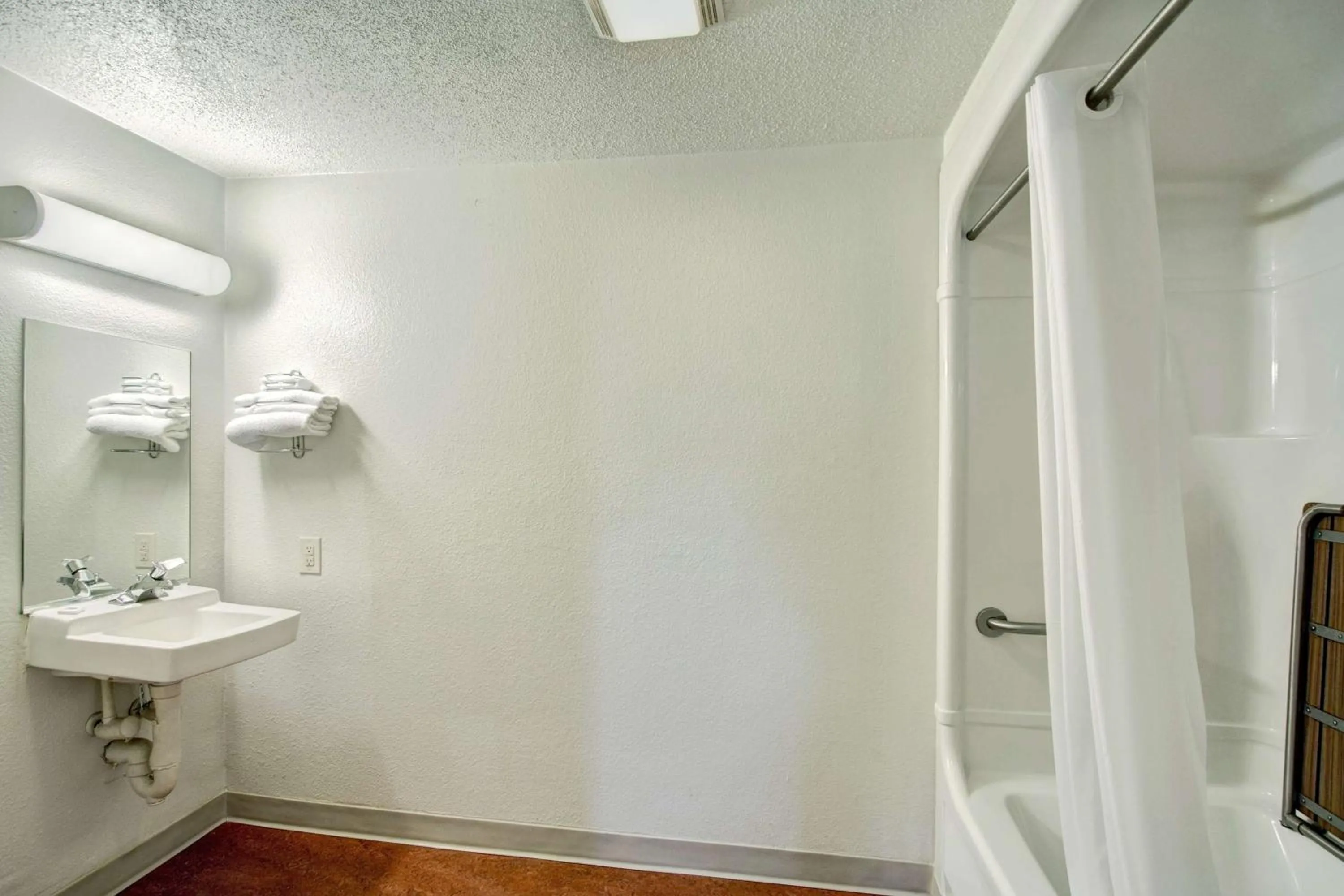 Bathroom in Knights Inn Burlington NC