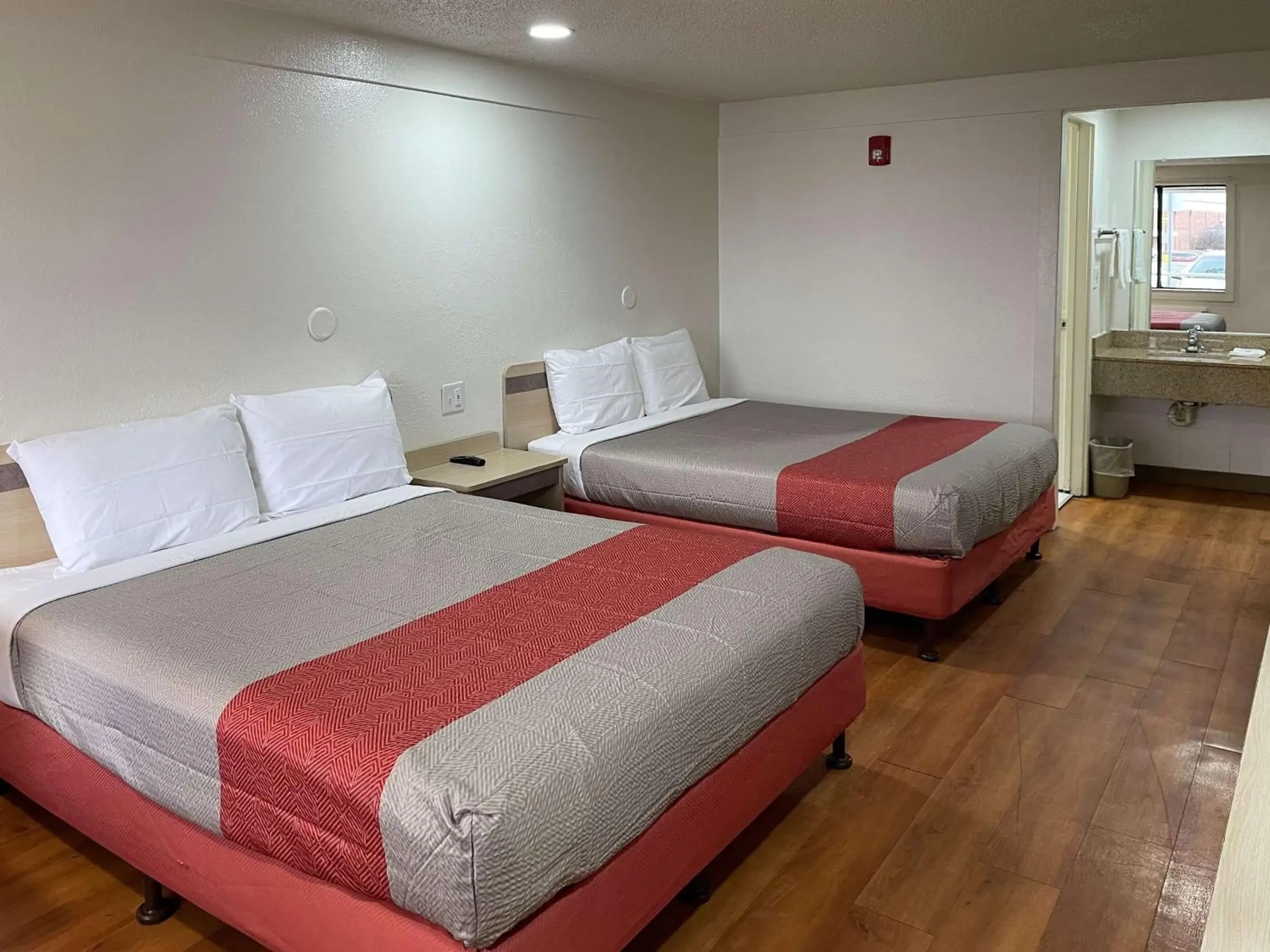 Bedroom, Bed in Motel 6 Hagerstown MD Bedroom, Bed in Motel 6 Hagerstown MD