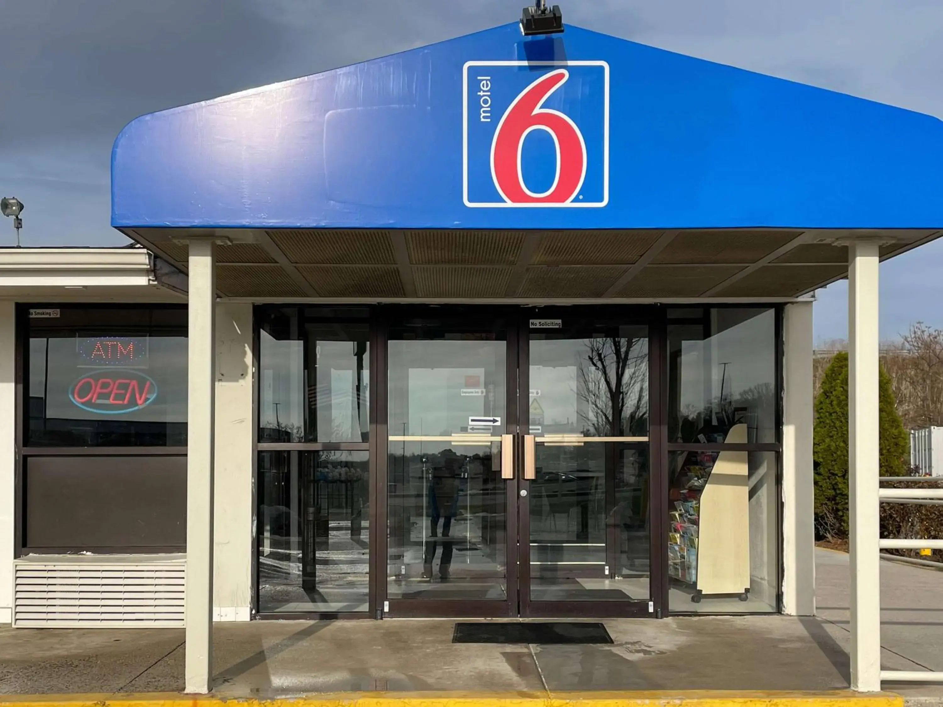 Property building in Motel 6 Hagerstown MD Property building in Motel 6 Hagerstown MD