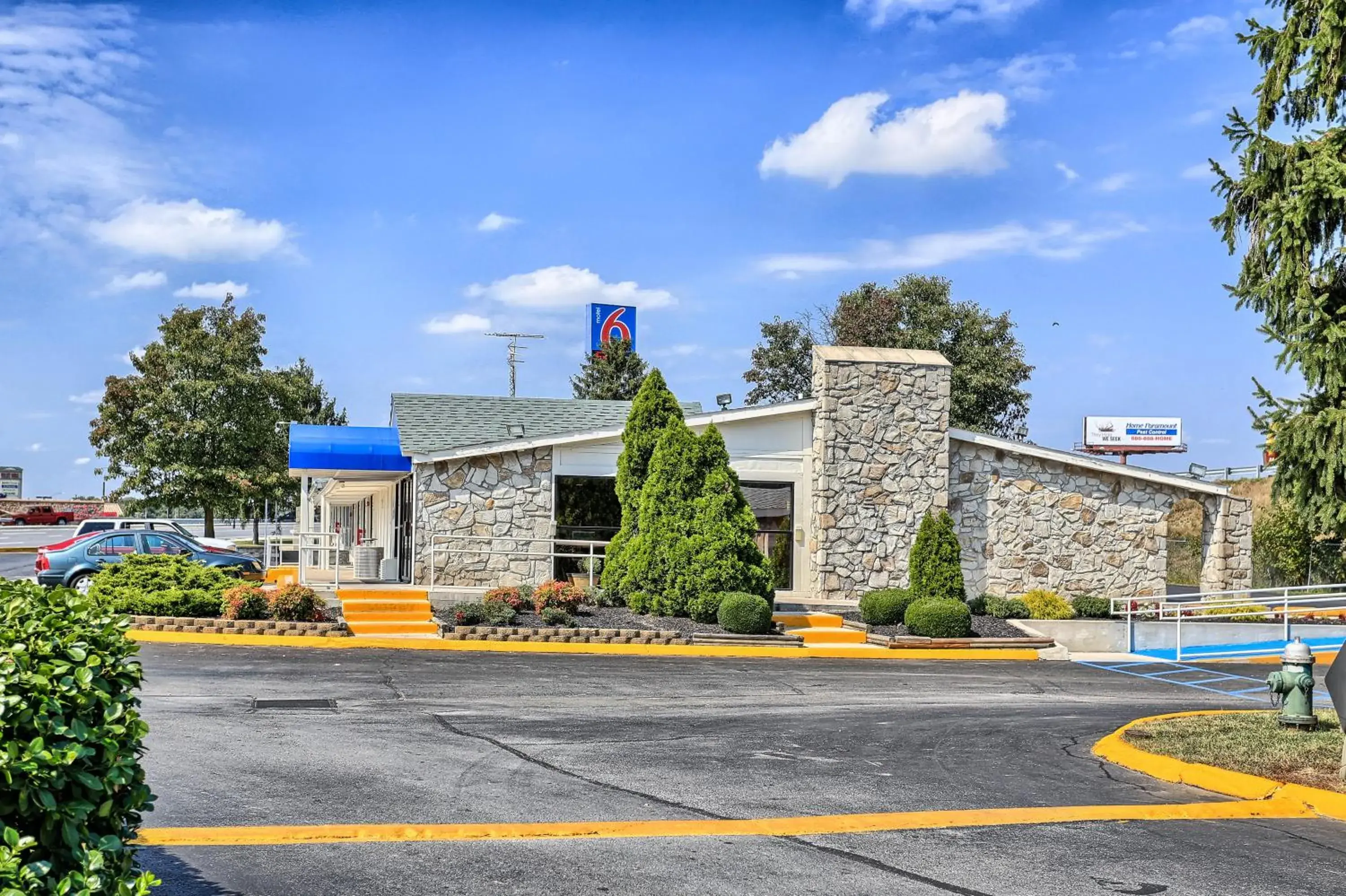 Property building in Motel 6 Hagerstown MD Property building in Motel 6 Hagerstown MD