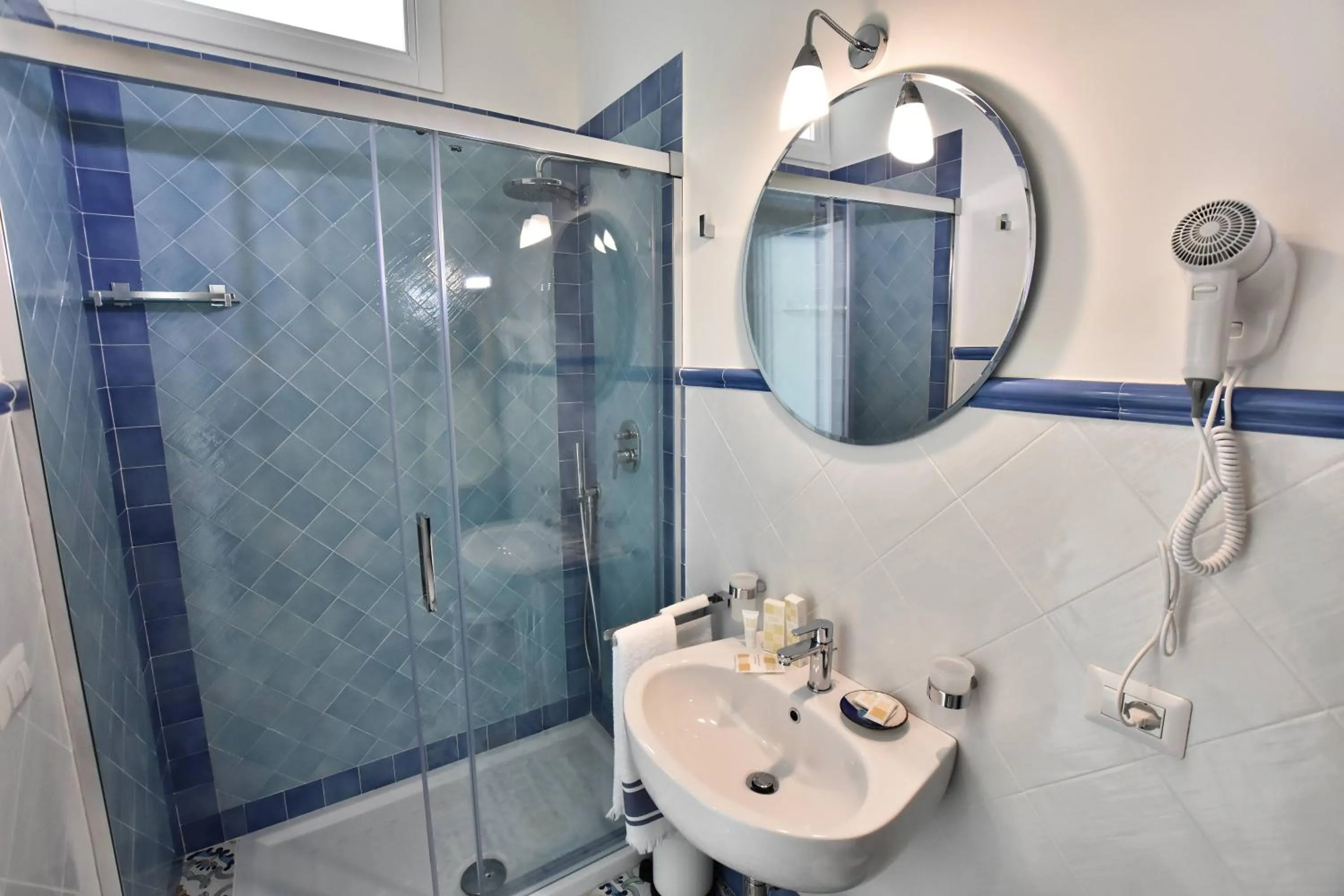 Shower in Il Gelsomino Amalfi