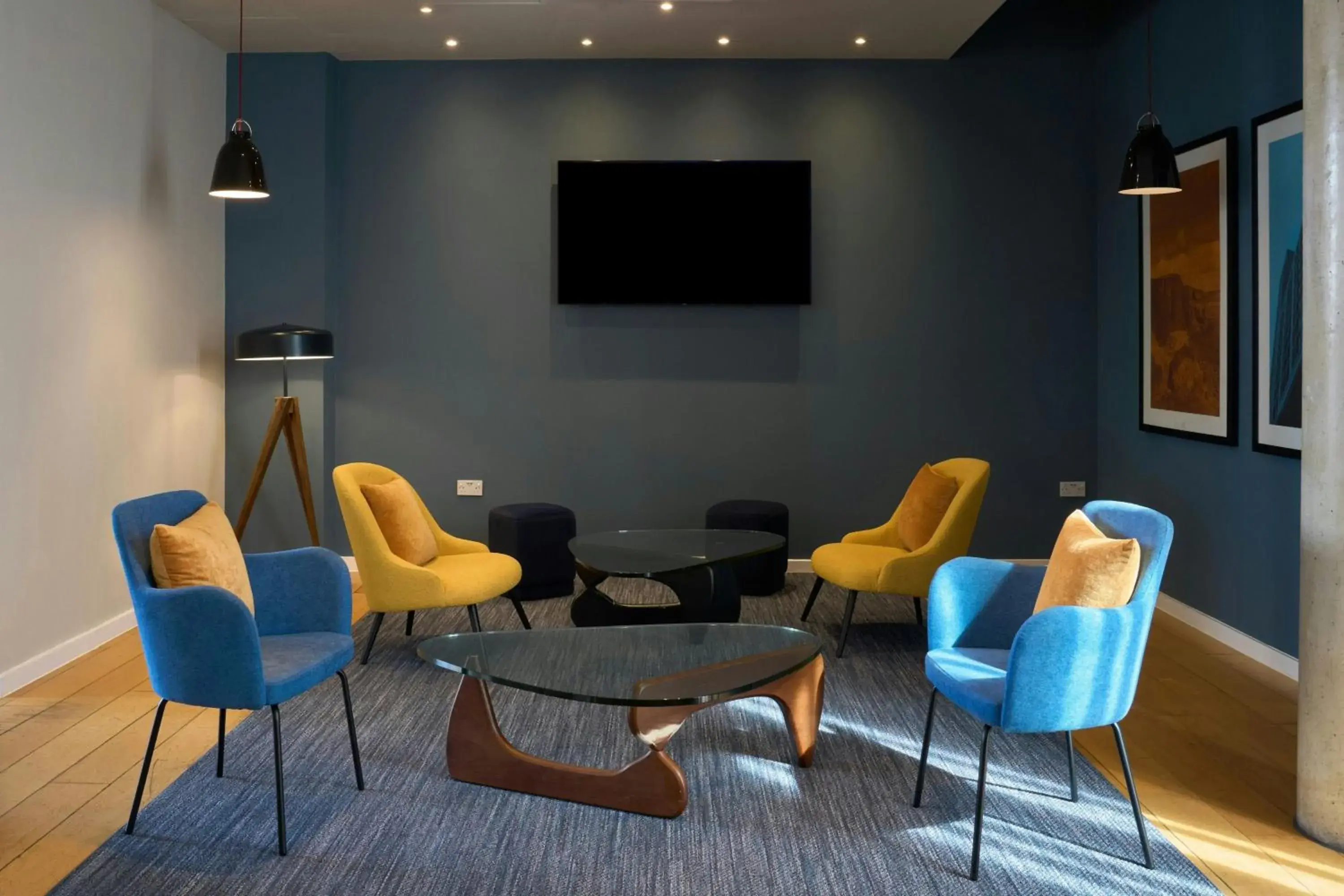 Lounge or bar in Four Points Flex by Sheraton Cardiff Lounge or bar in Four Points Flex by Sheraton Cardiff