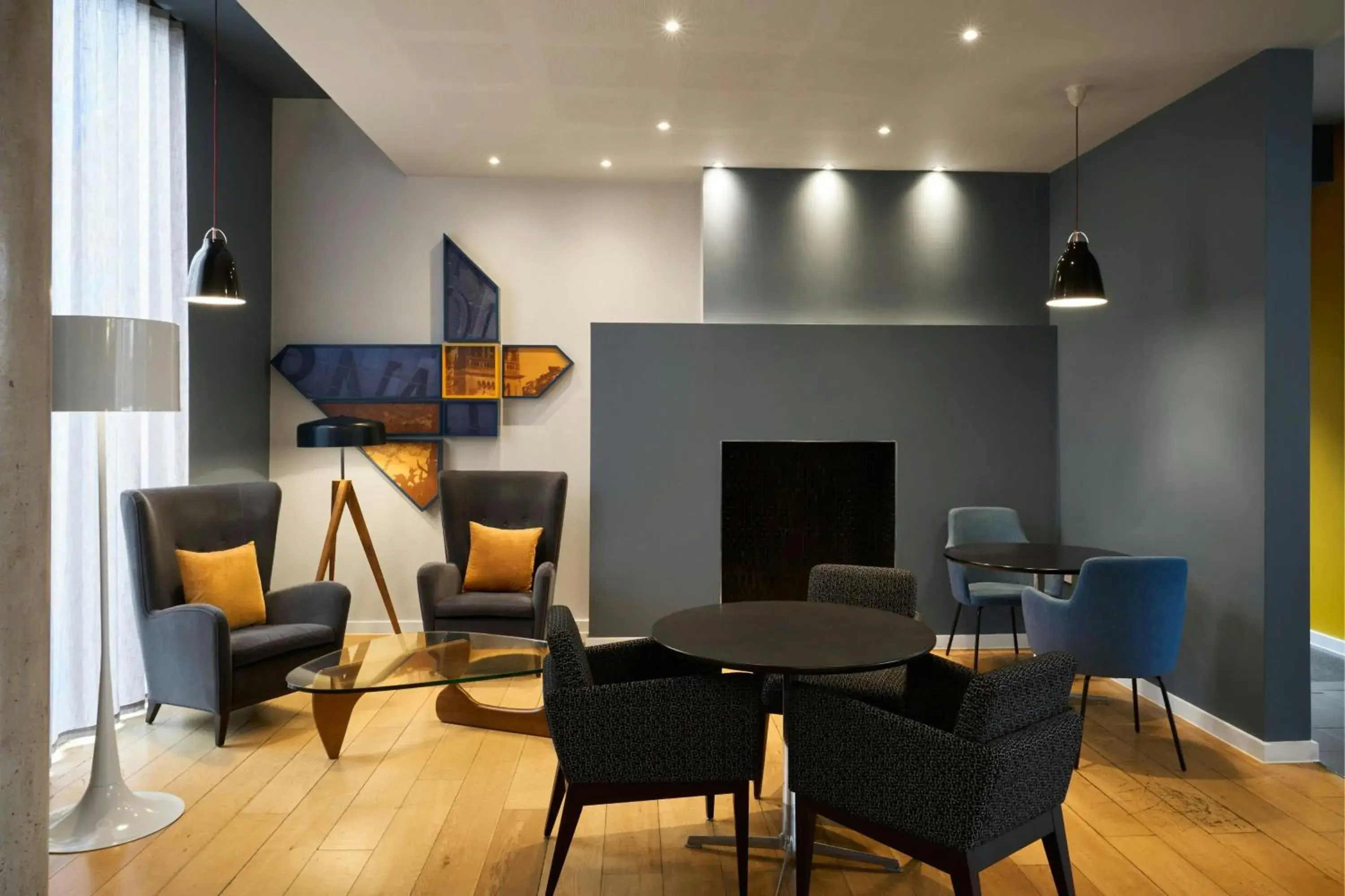 Lounge or bar in Four Points Flex by Sheraton Cardiff Lounge or bar in Four Points Flex by Sheraton Cardiff