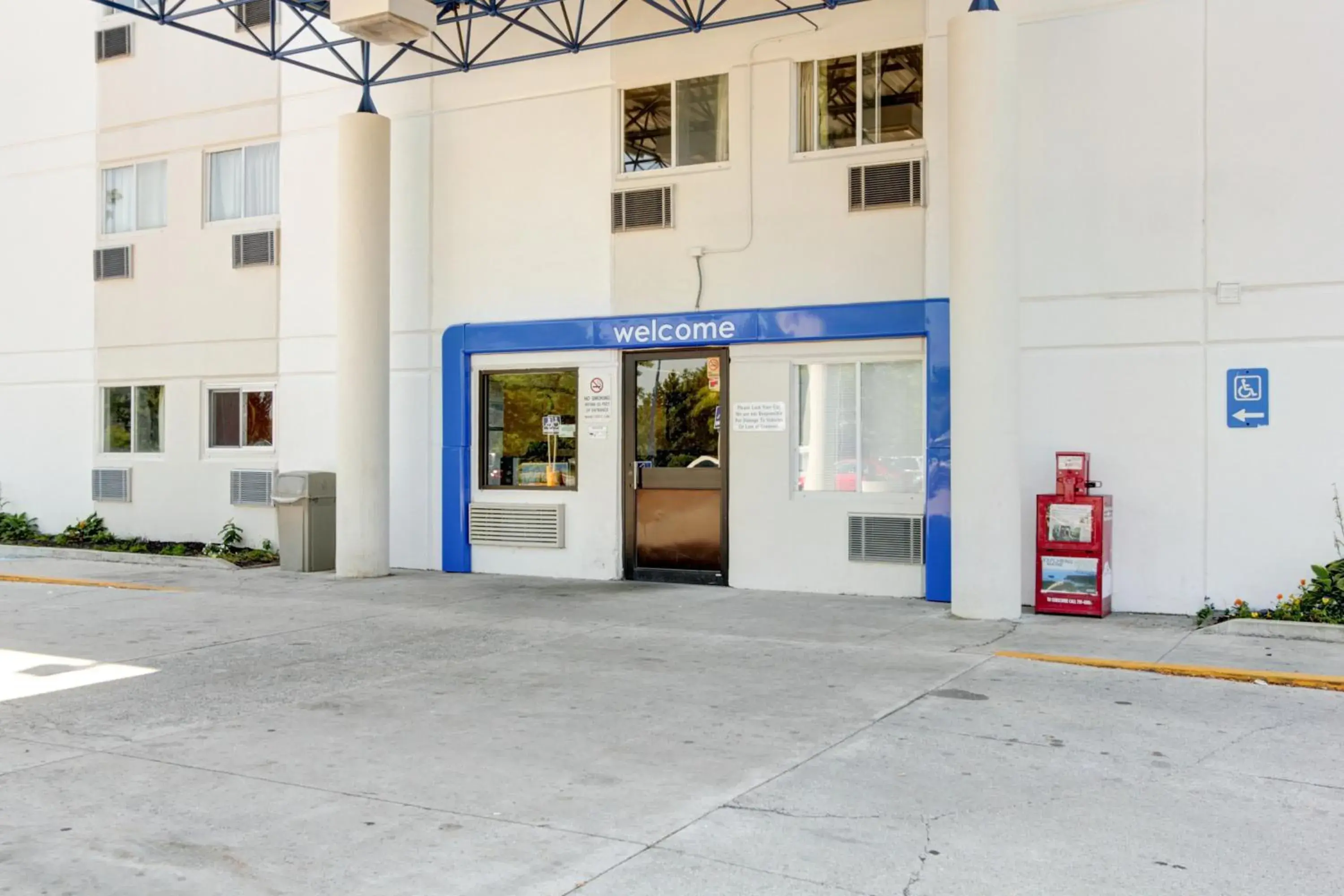 Facade/entrance in Motel 6 Portland, ME