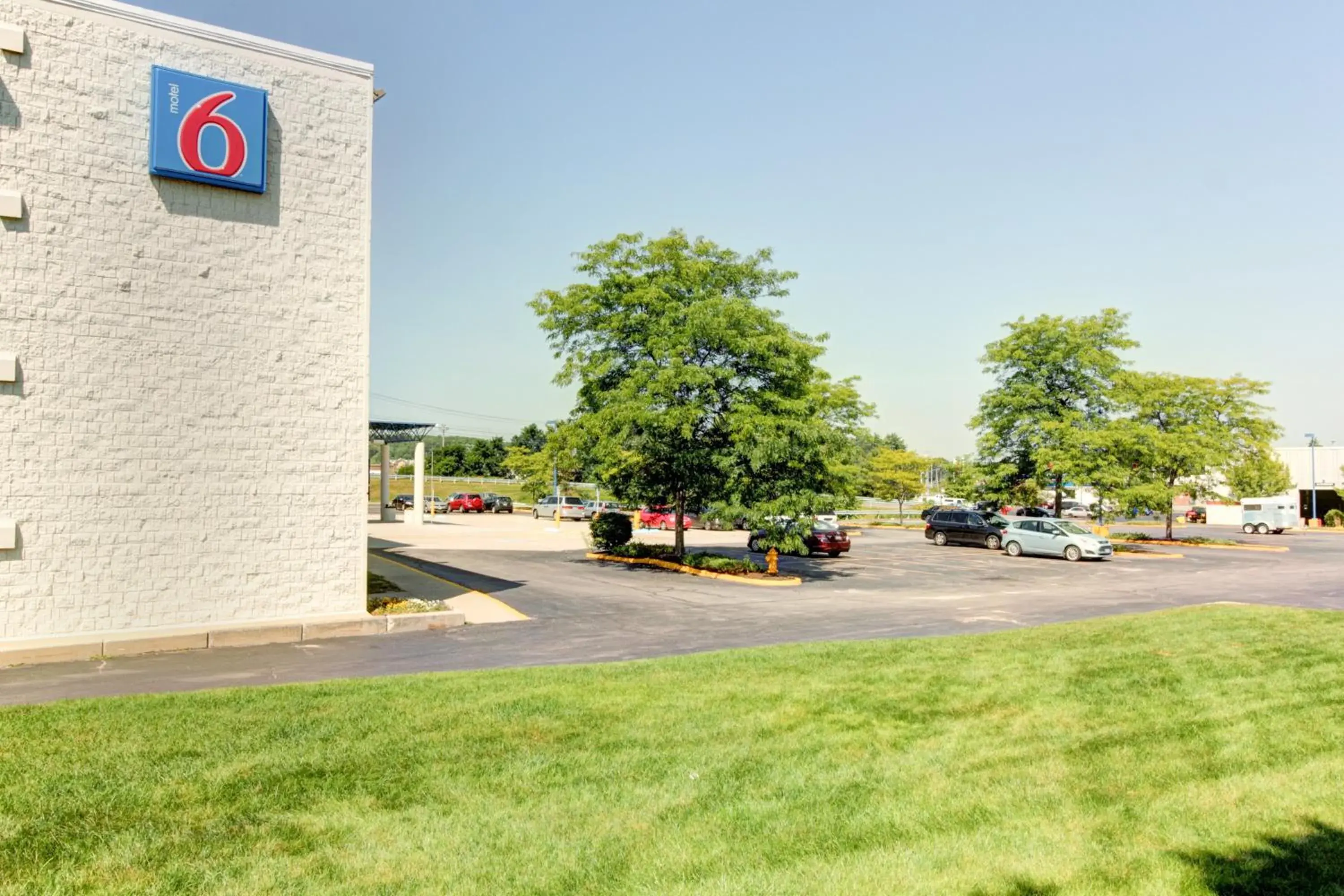 Facade/entrance in Motel 6 Portland, ME