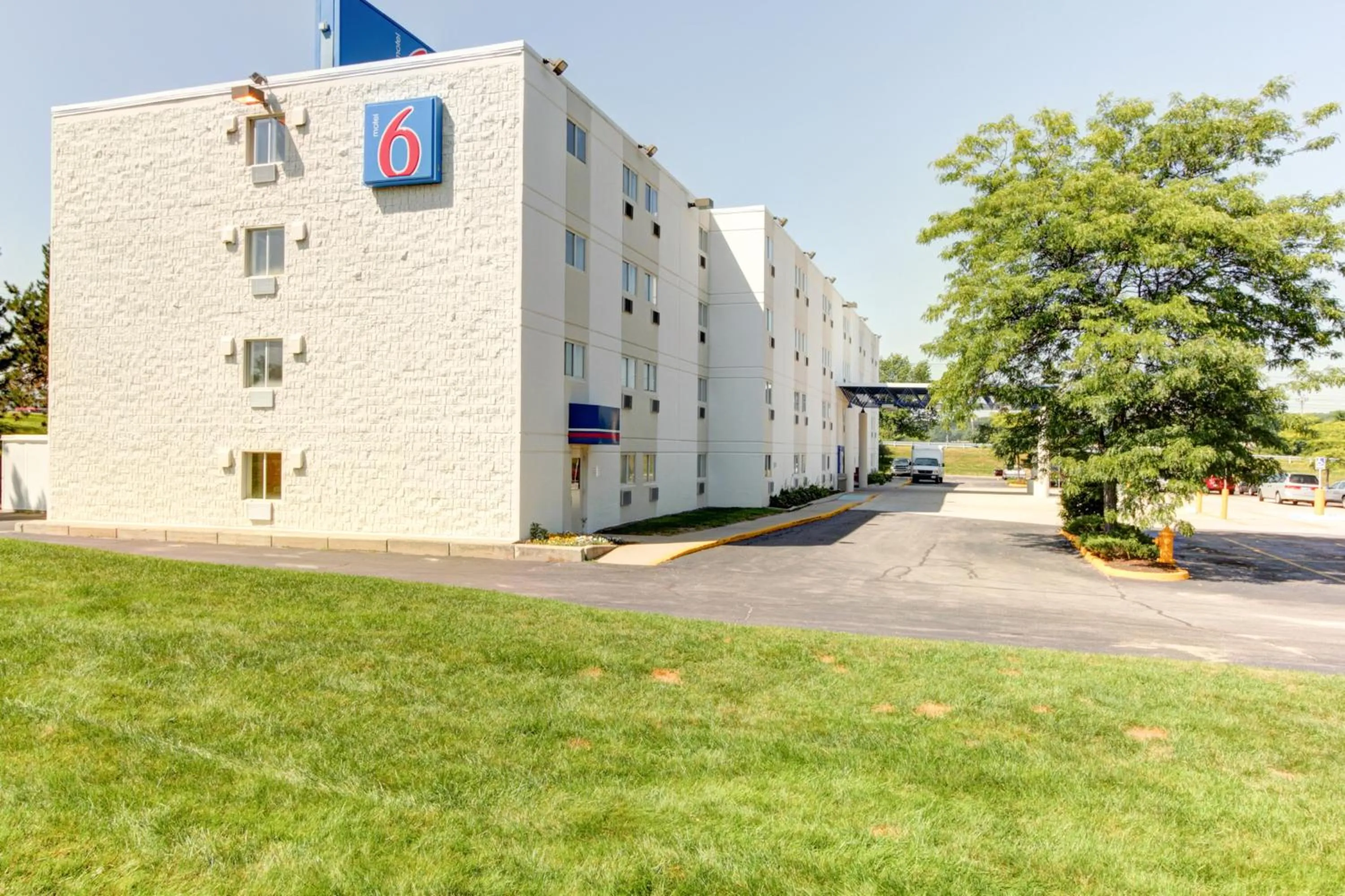 Facade/entrance in Motel 6-Portland, ME