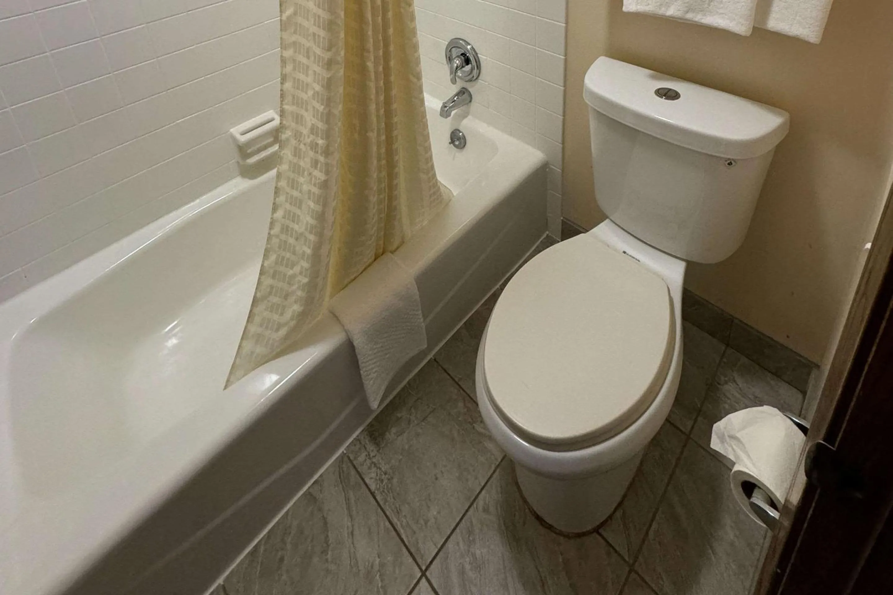 Bedroom in Econo Lodge Waite Park - St Cloud