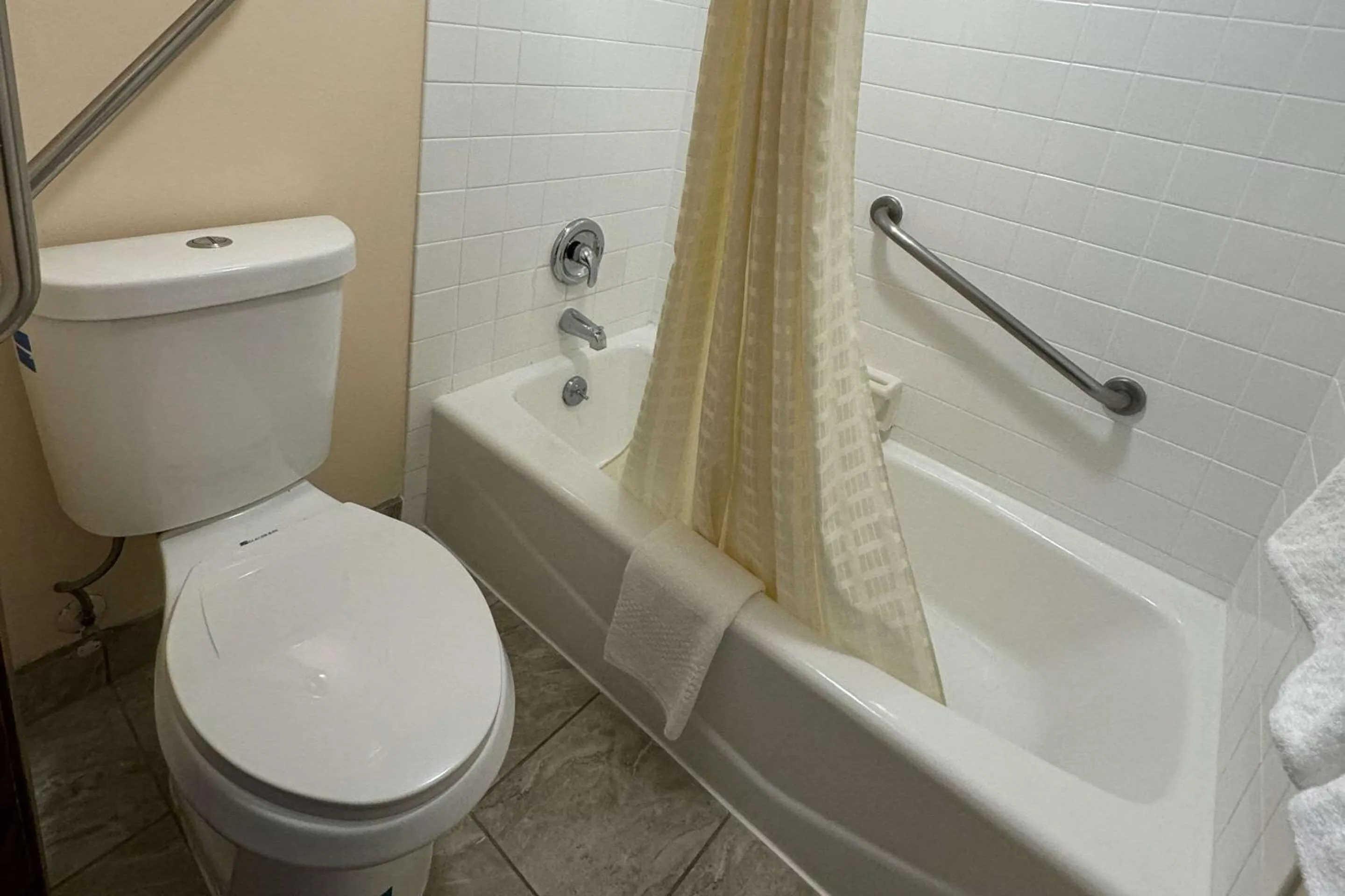 Bedroom in Econo Lodge Waite Park - St Cloud