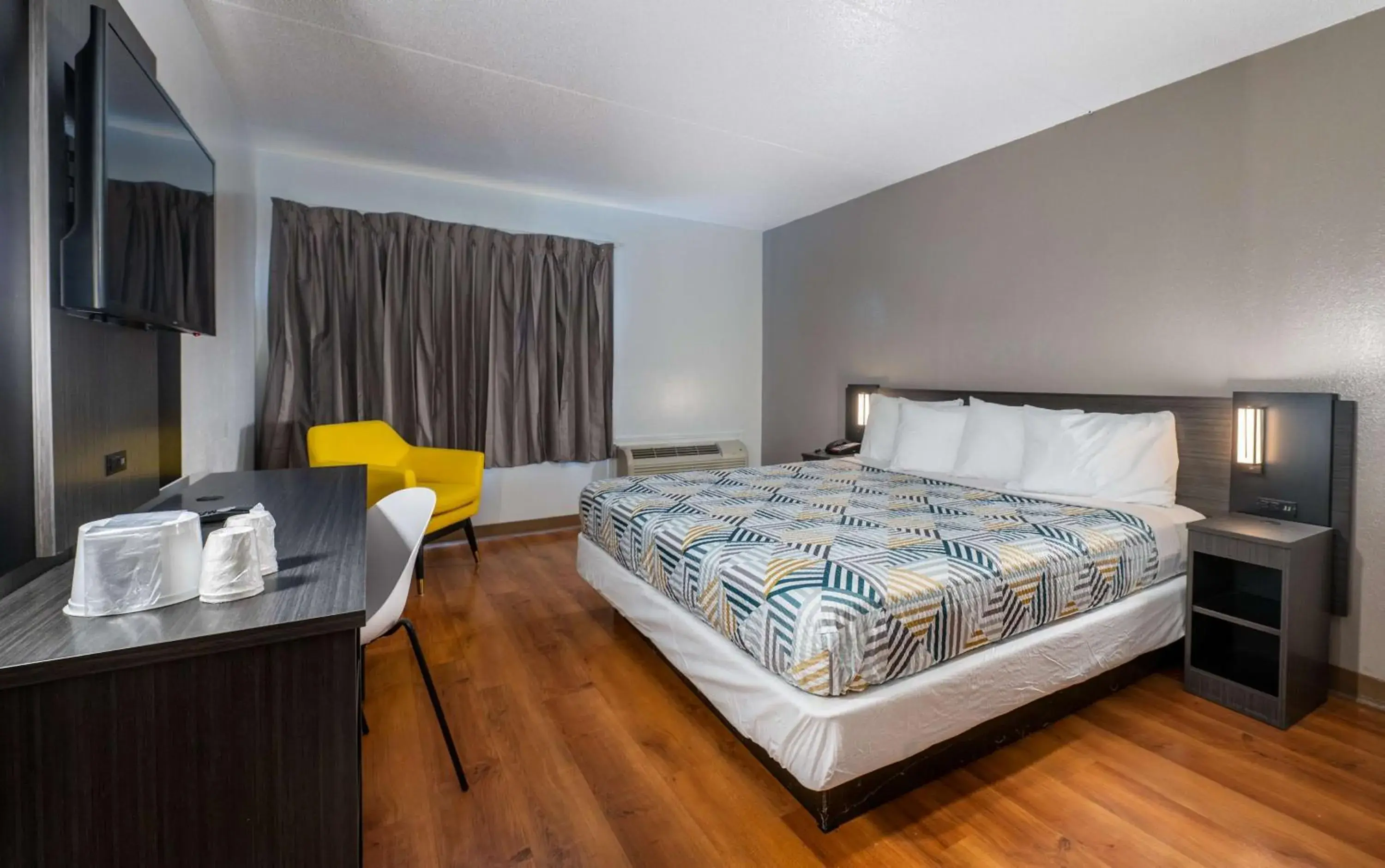 Bedroom, Bed in Motel 6-Branford, CT - New Haven Bedroom, Bed in Motel 6-Branford, CT - New Haven