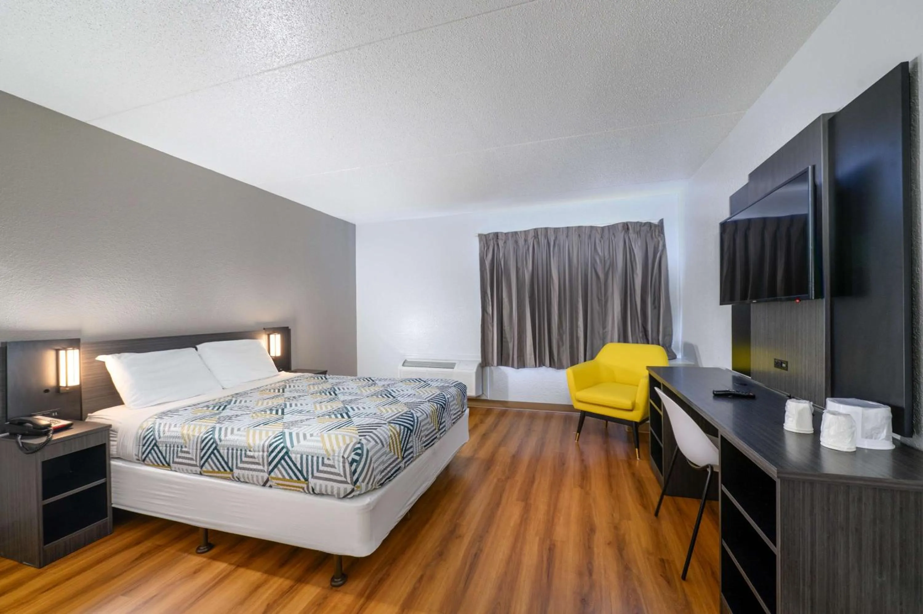 Bedroom, Bed in Motel 6-Branford, CT - New Haven