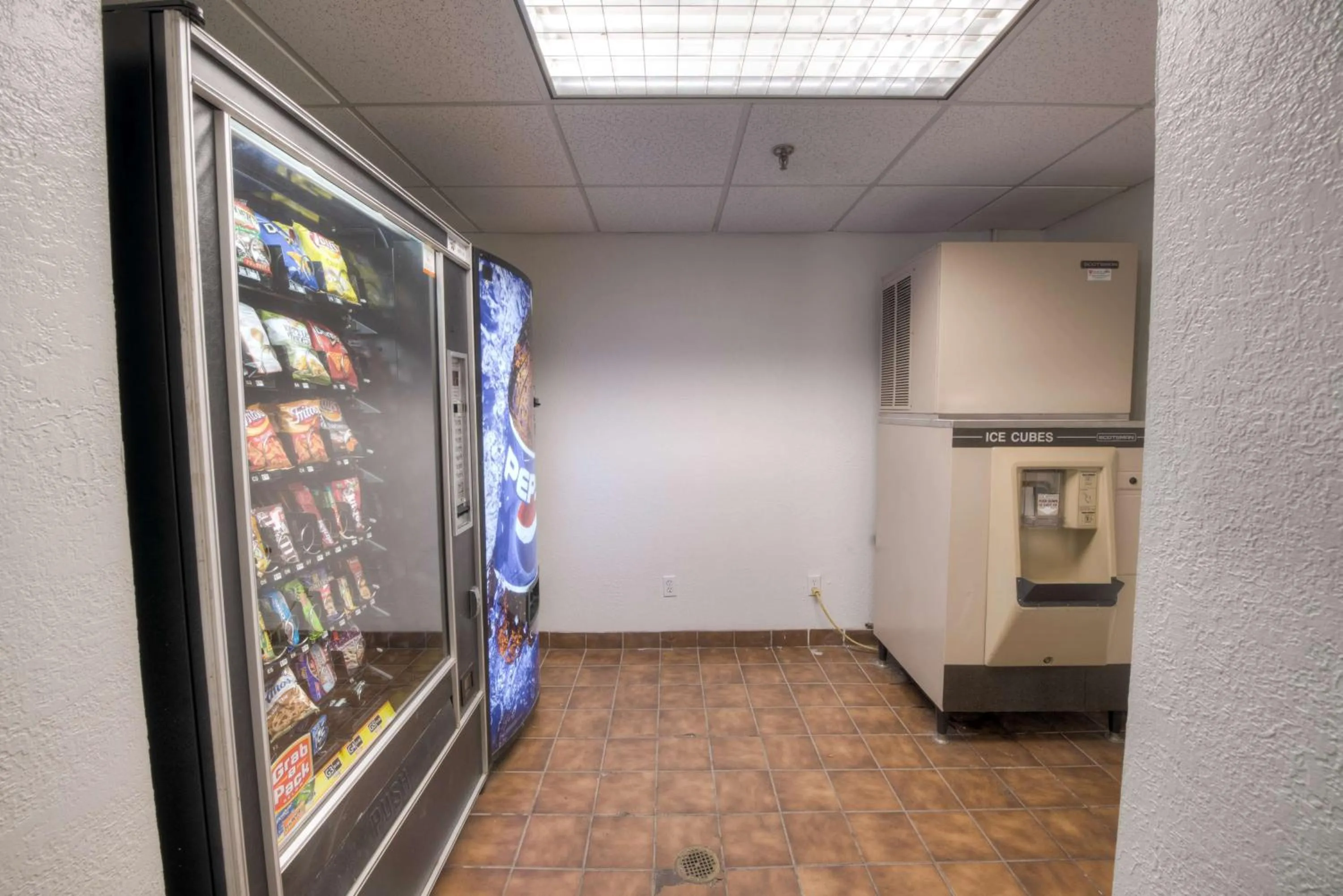 Property building in Motel 6-Branford, CT - New Haven