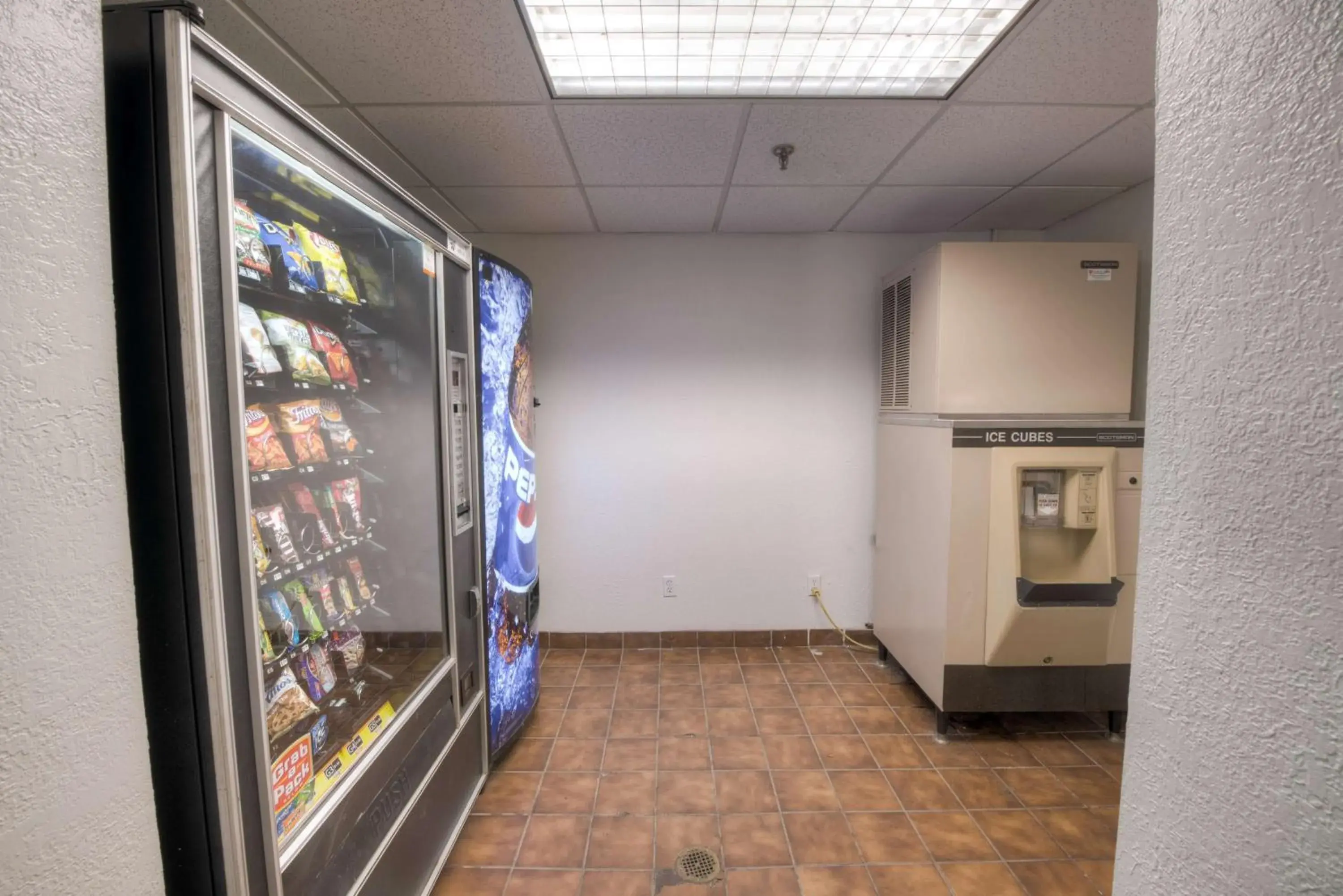 Property building in Motel 6-Branford, CT - New Haven Property building in Motel 6-Branford, CT - New Haven