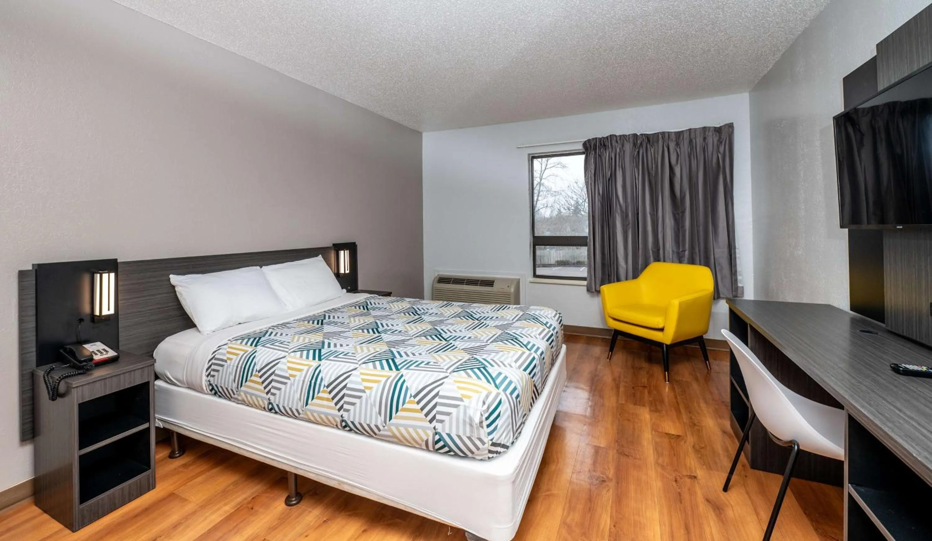 Bedroom, Bed in Motel 6-Branford, CT - New Haven