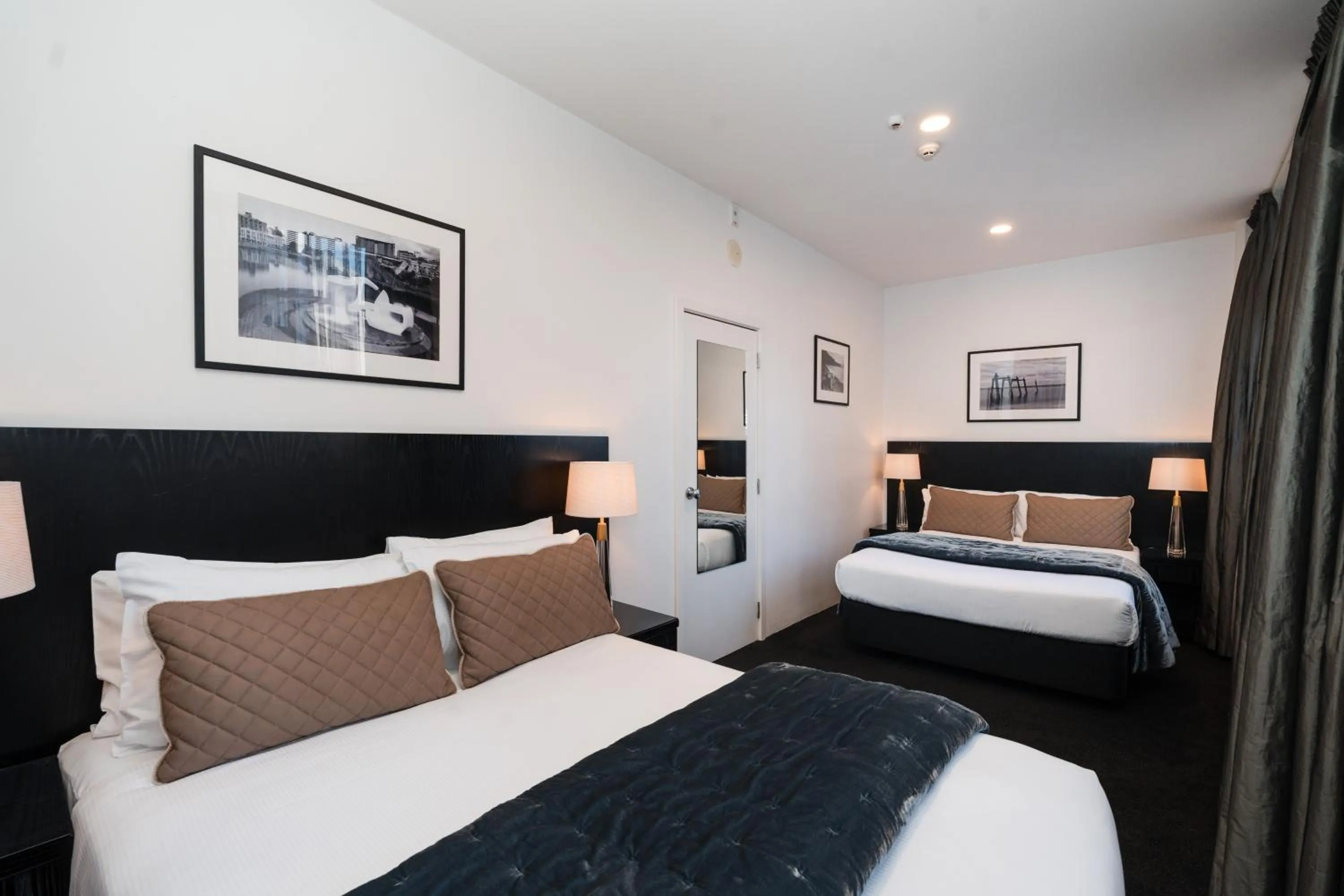 Bedroom, Bed in Gilmer Apartment Hotel