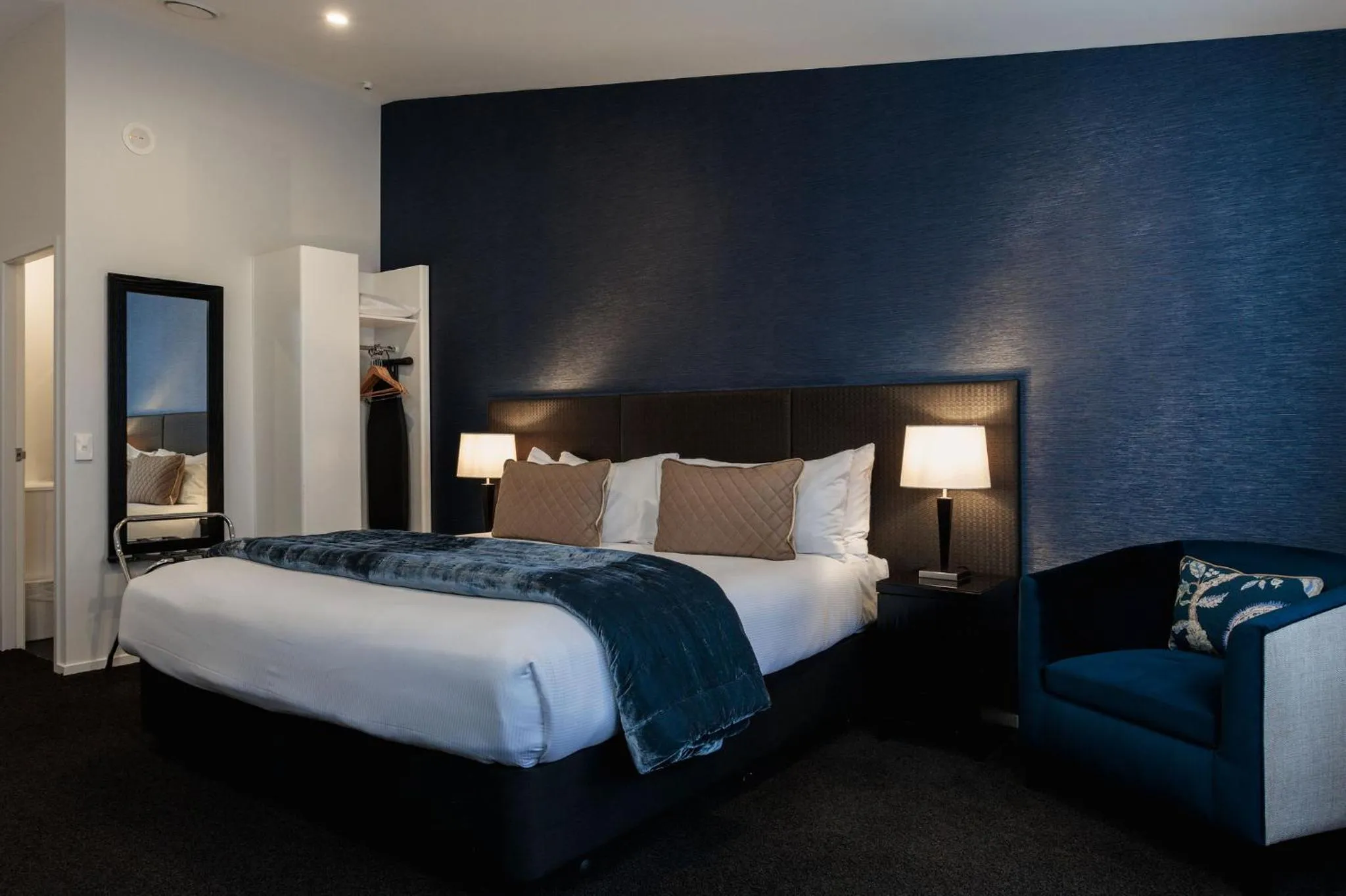 Bedroom, Bed in Gilmer Apartment Hotel