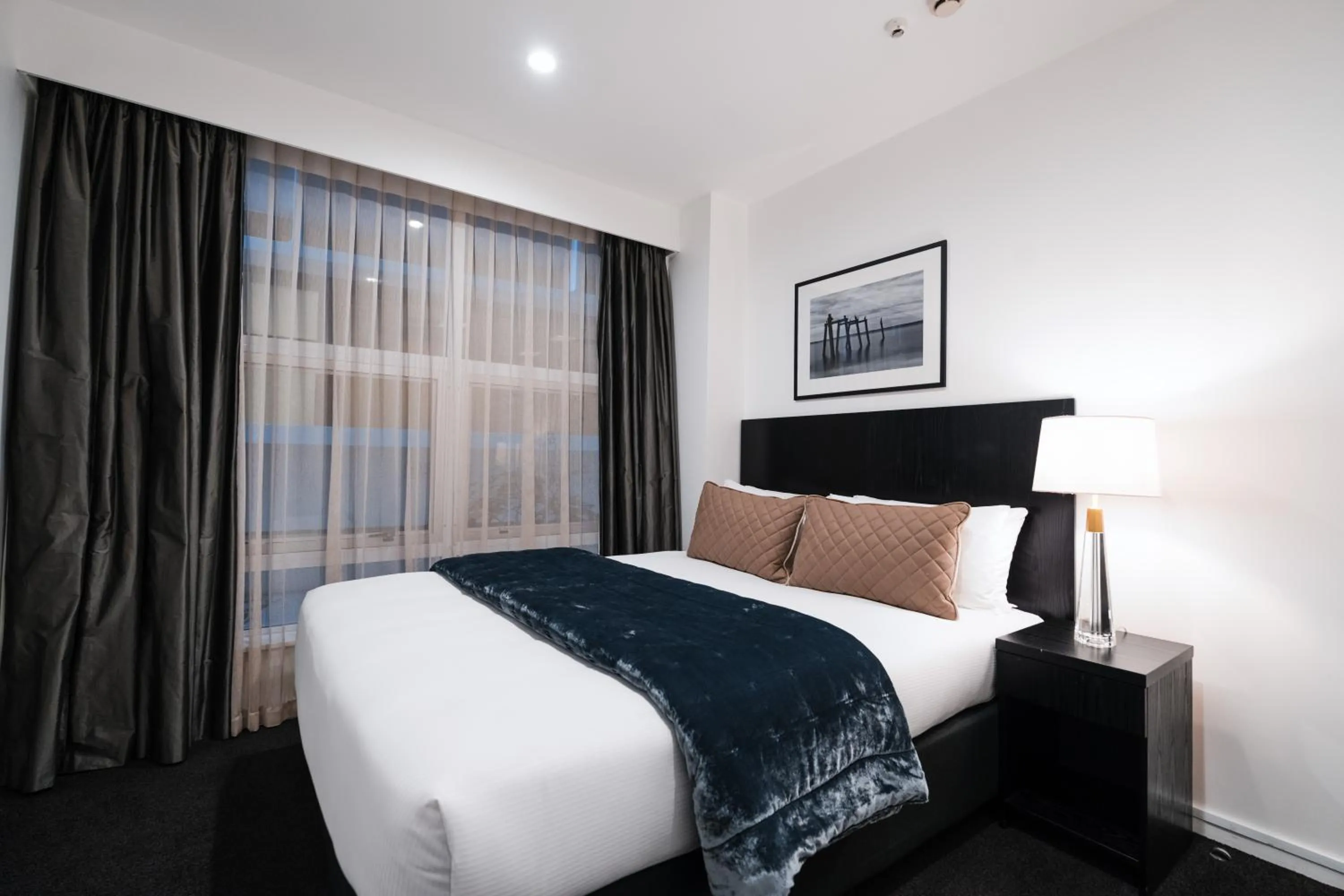 Bed in Gilmer Apartment Hotel