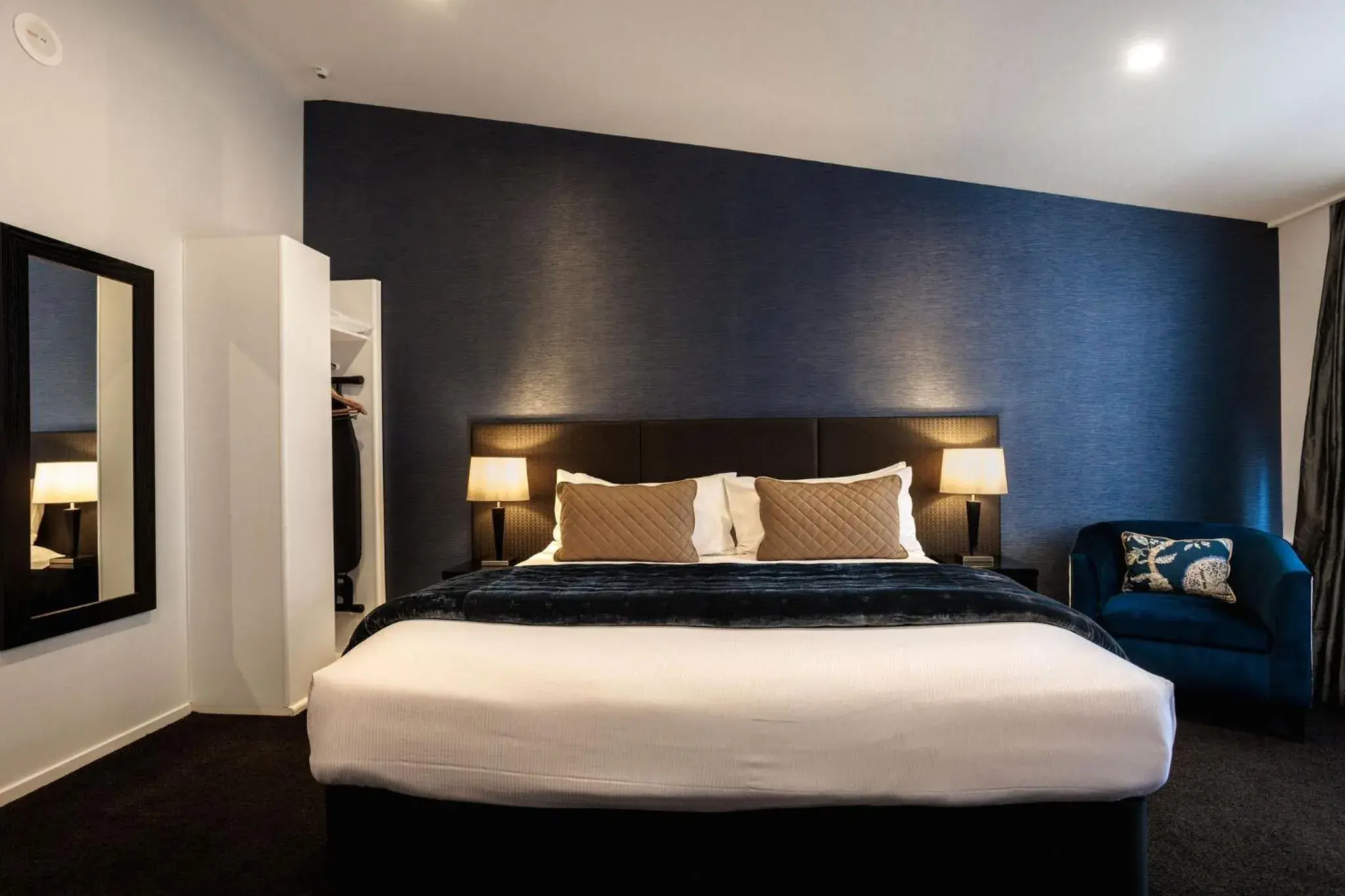 Bed in Gilmer Apartment Hotel Bed in Gilmer Apartment Hotel