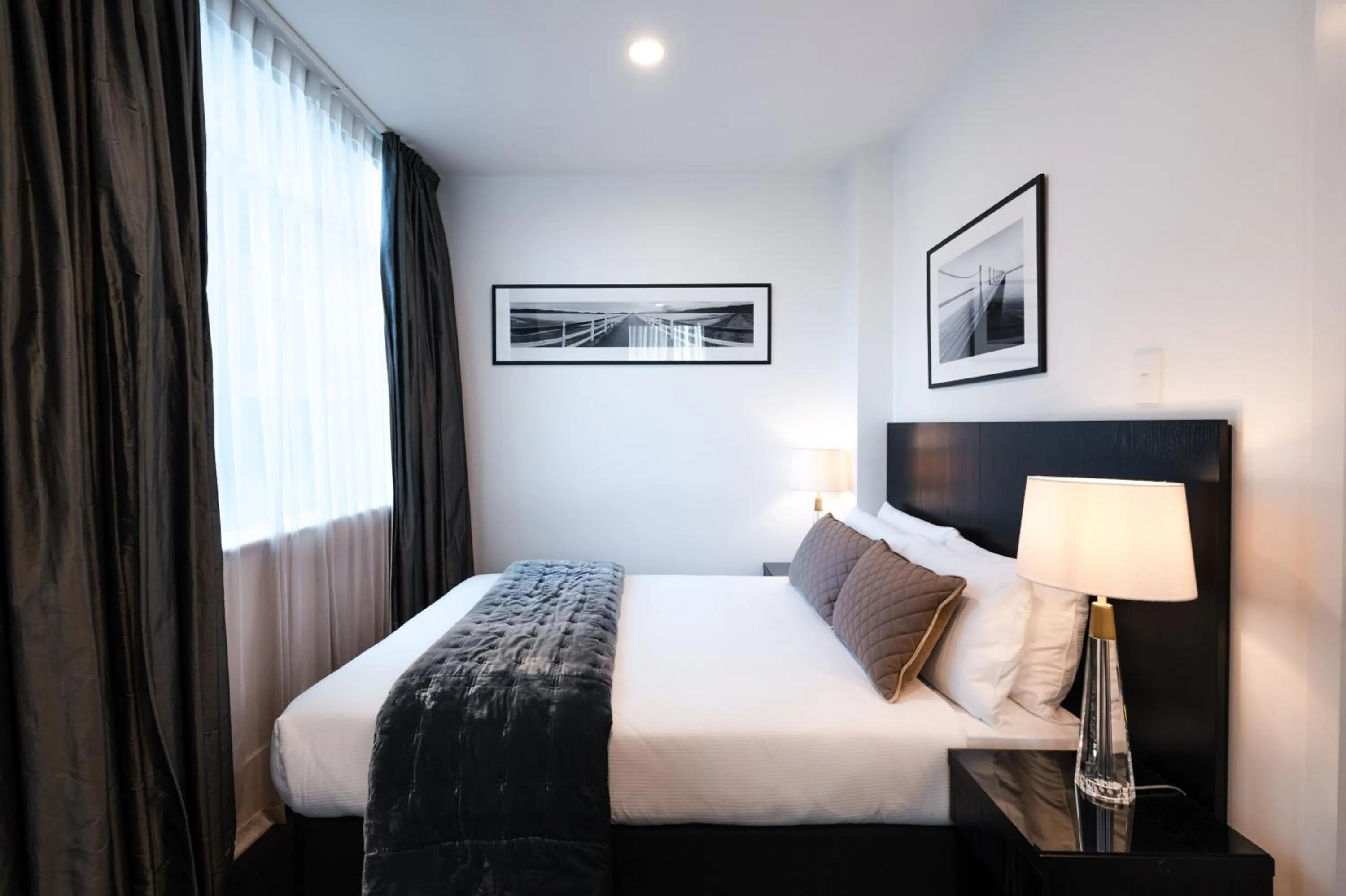 Bed in Gilmer Apartment Hotel