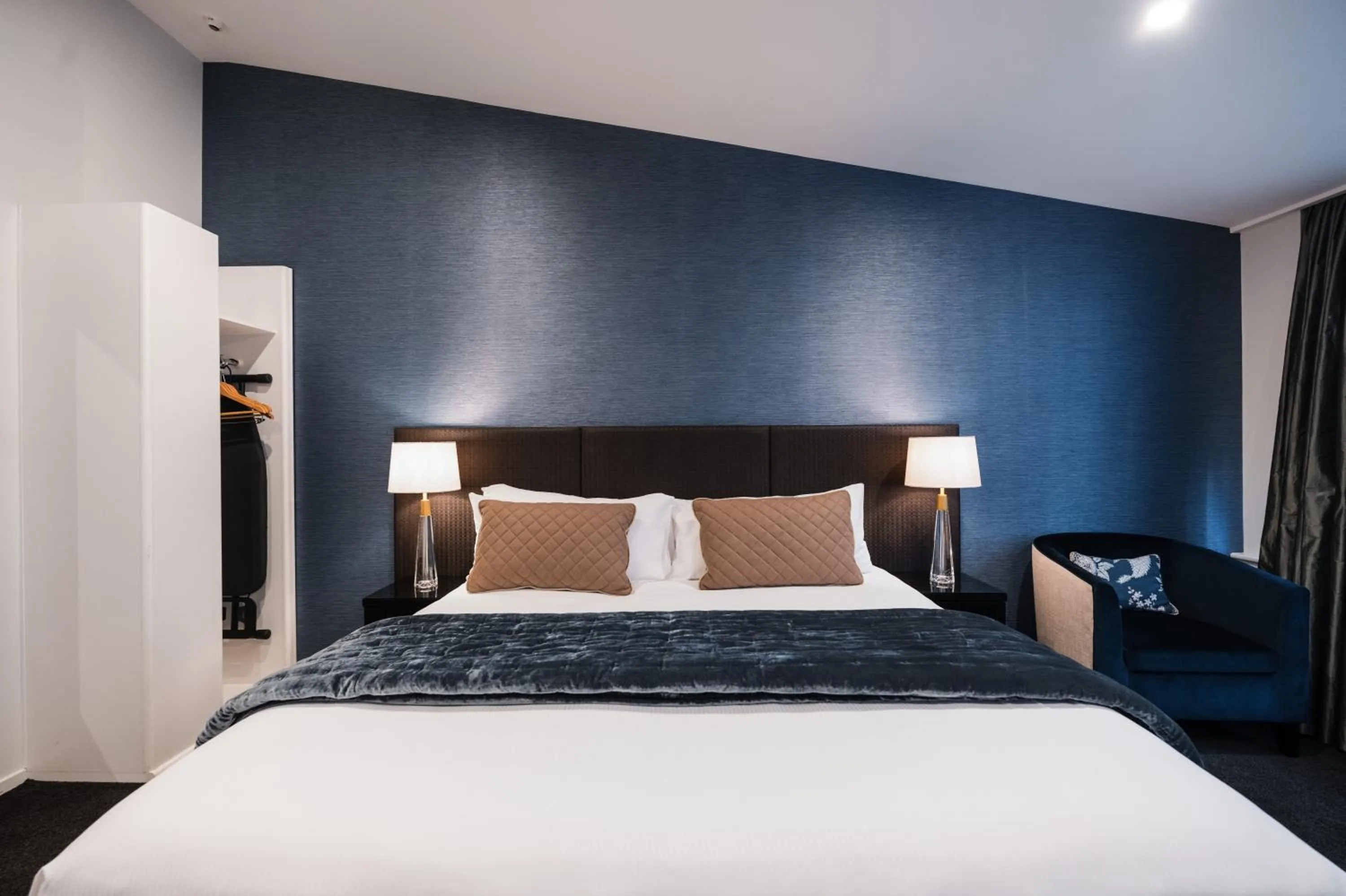 Bed in Gilmer Apartment Hotel