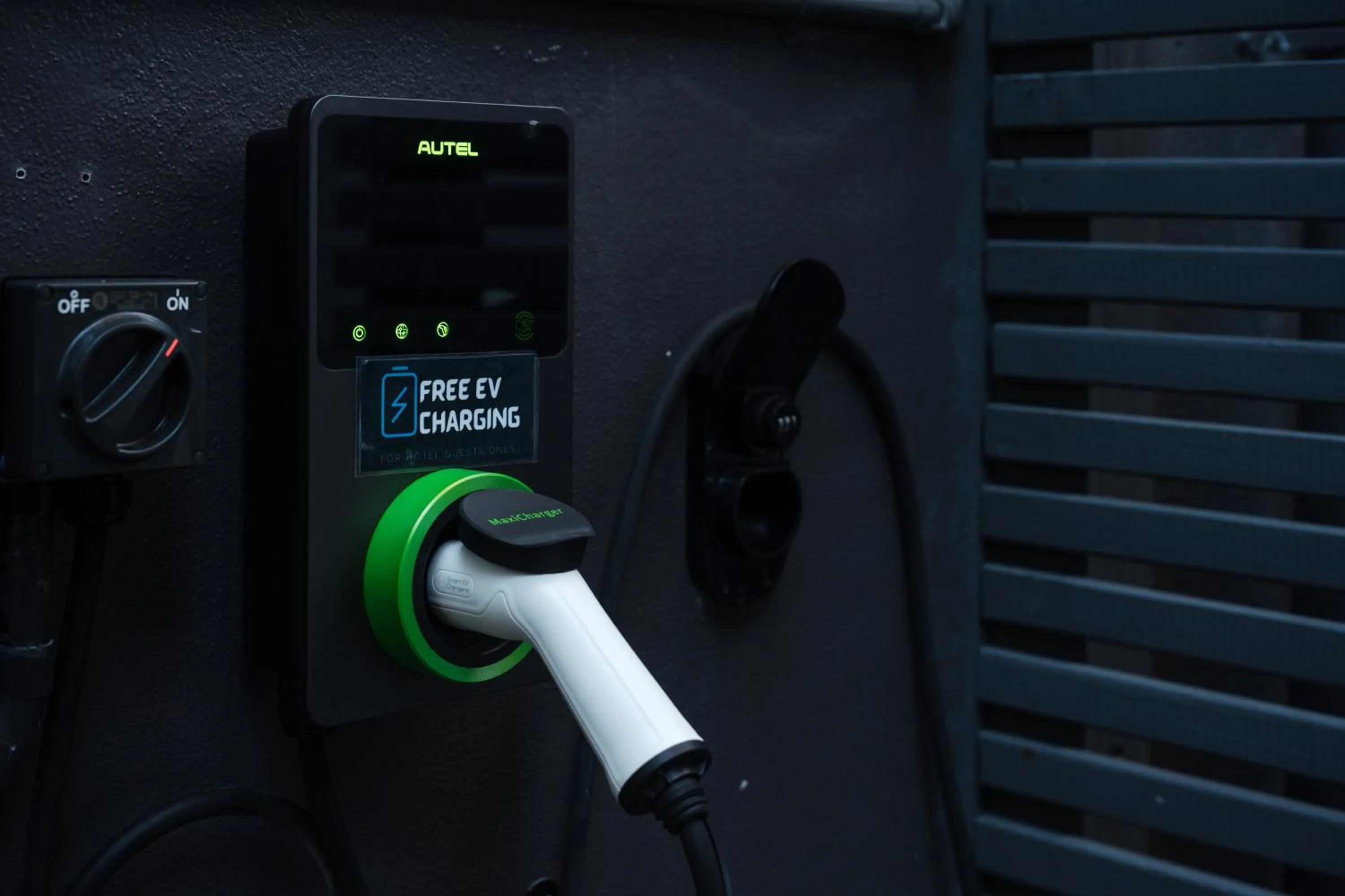 Parking in Gilmer Apartment Hotel