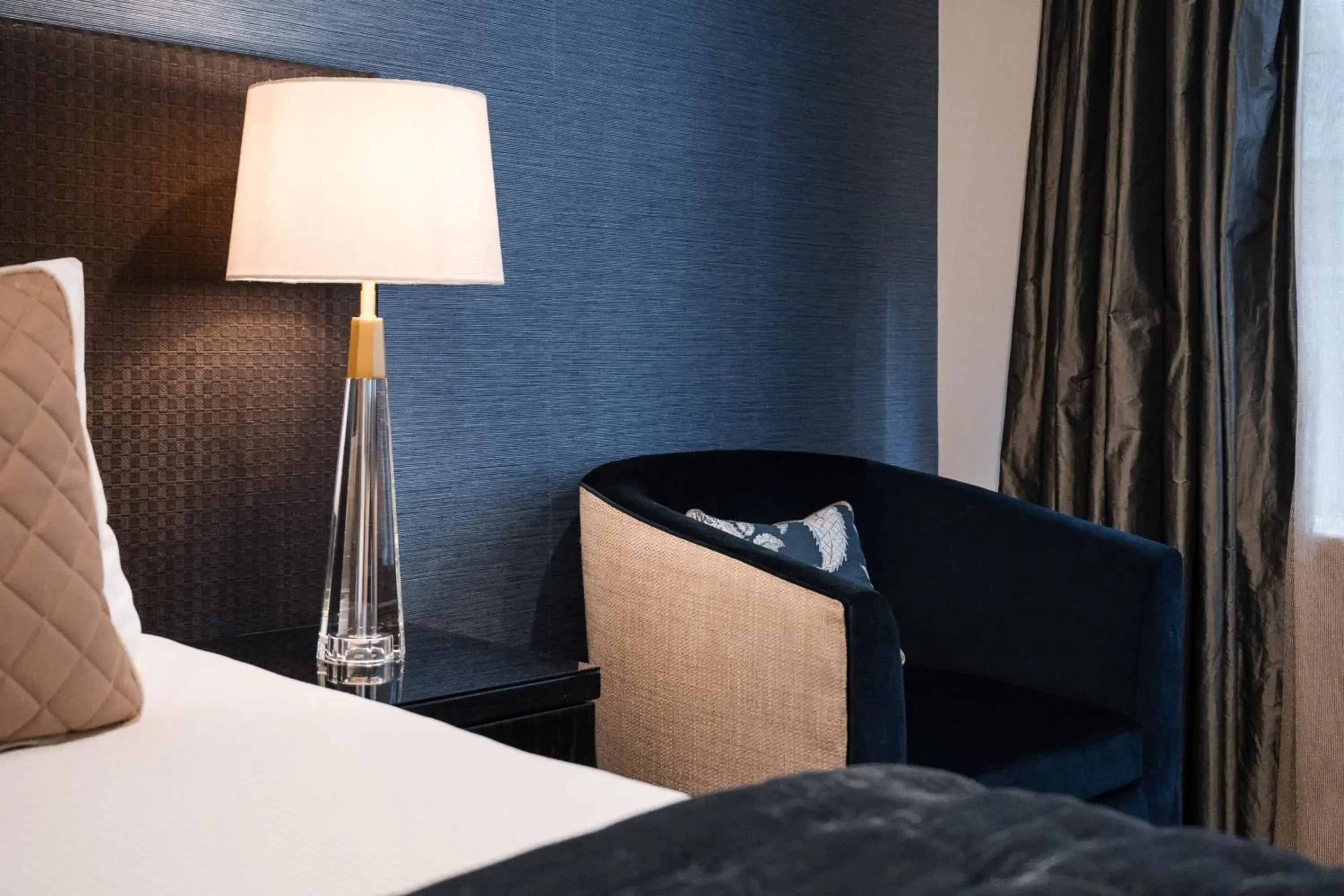 Seating area, Bed in Gilmer Apartment Hotel Seating area, Bed in Gilmer Apartment Hotel