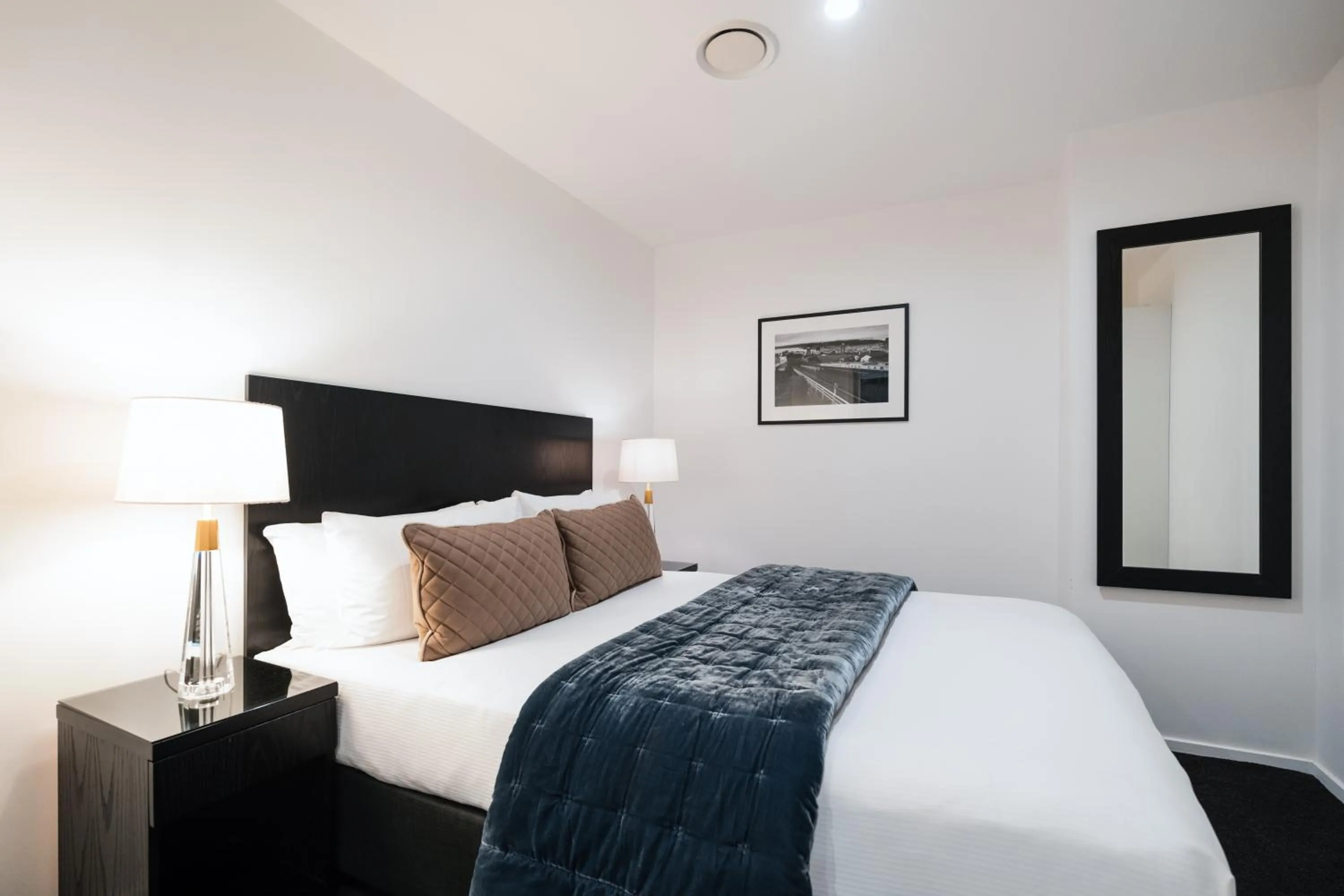 Bed in Gilmer Apartment Hotel