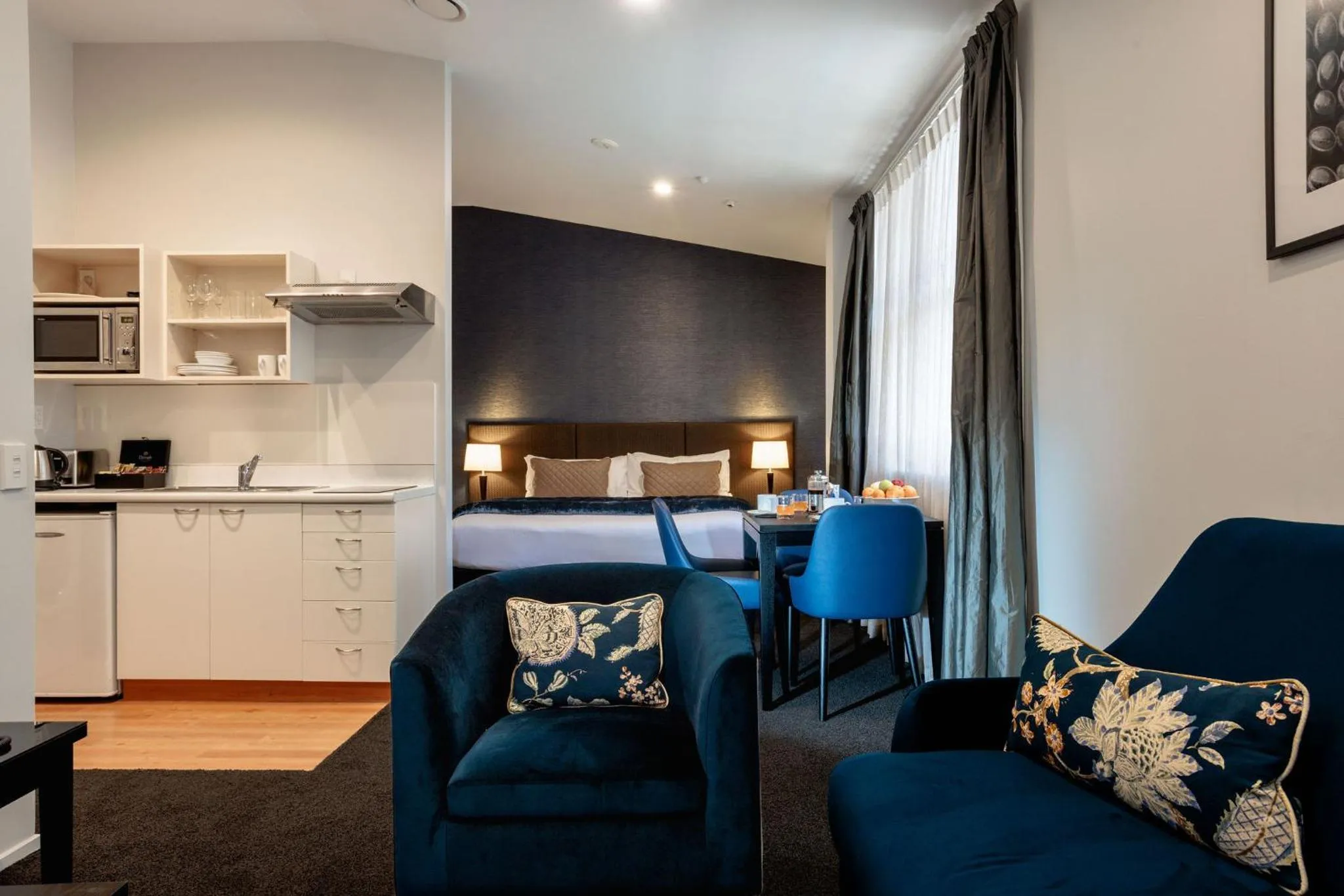 Kitchen or kitchenette in Gilmer Apartment Hotel