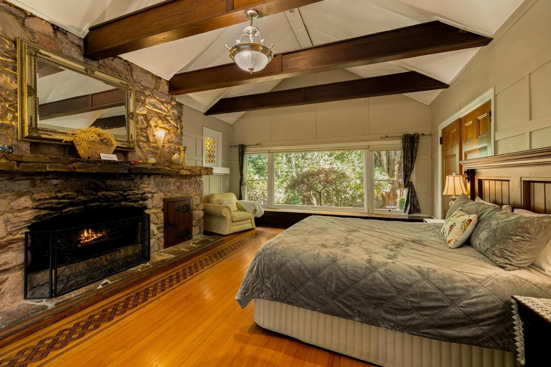 Bed in Arnica Views Summit Retreat