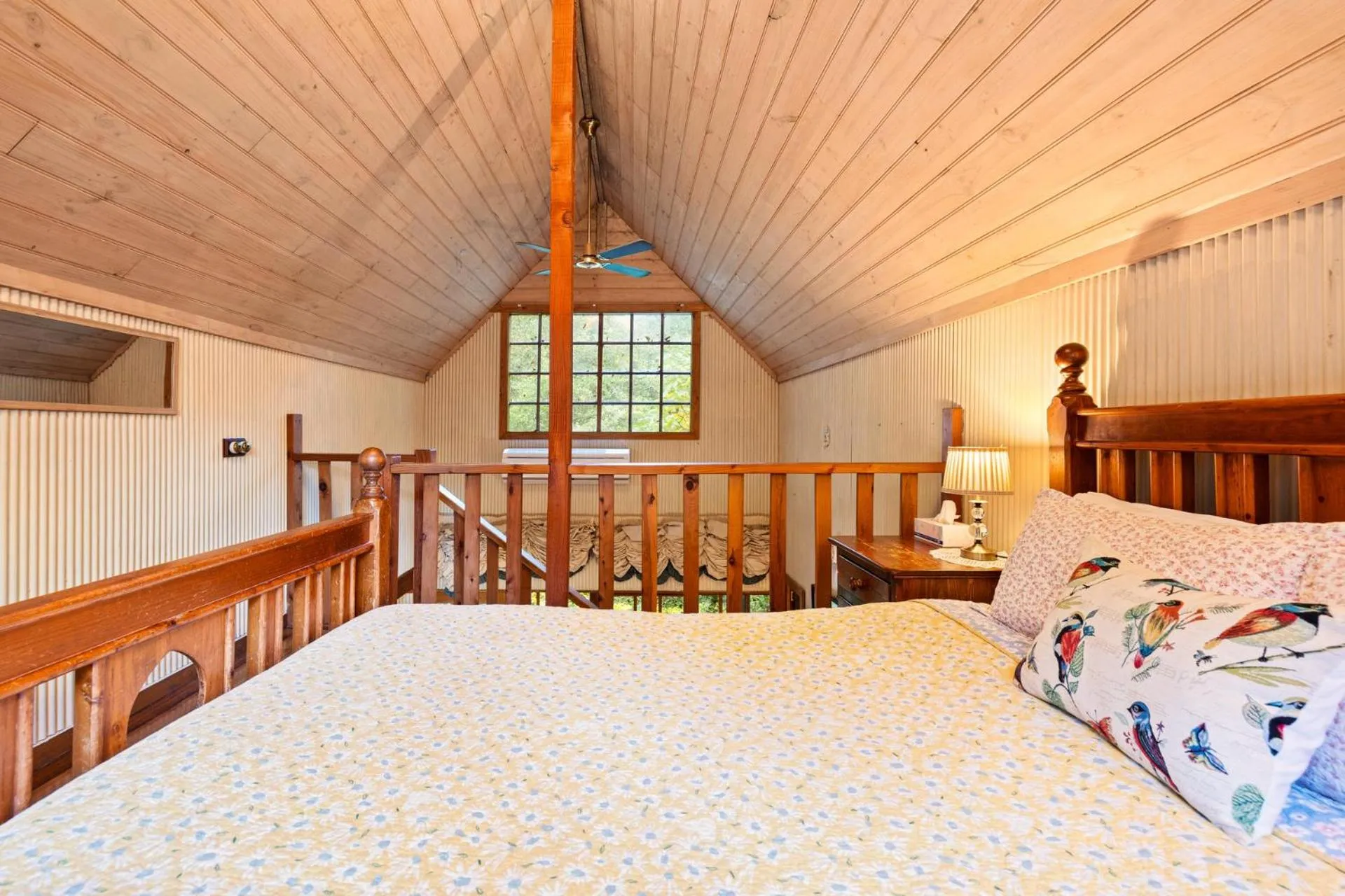 Bed in Arnica Views Summit Retreat