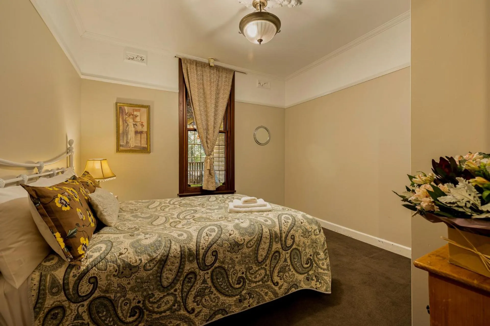 Bed in Arnica Views Summit Retreat