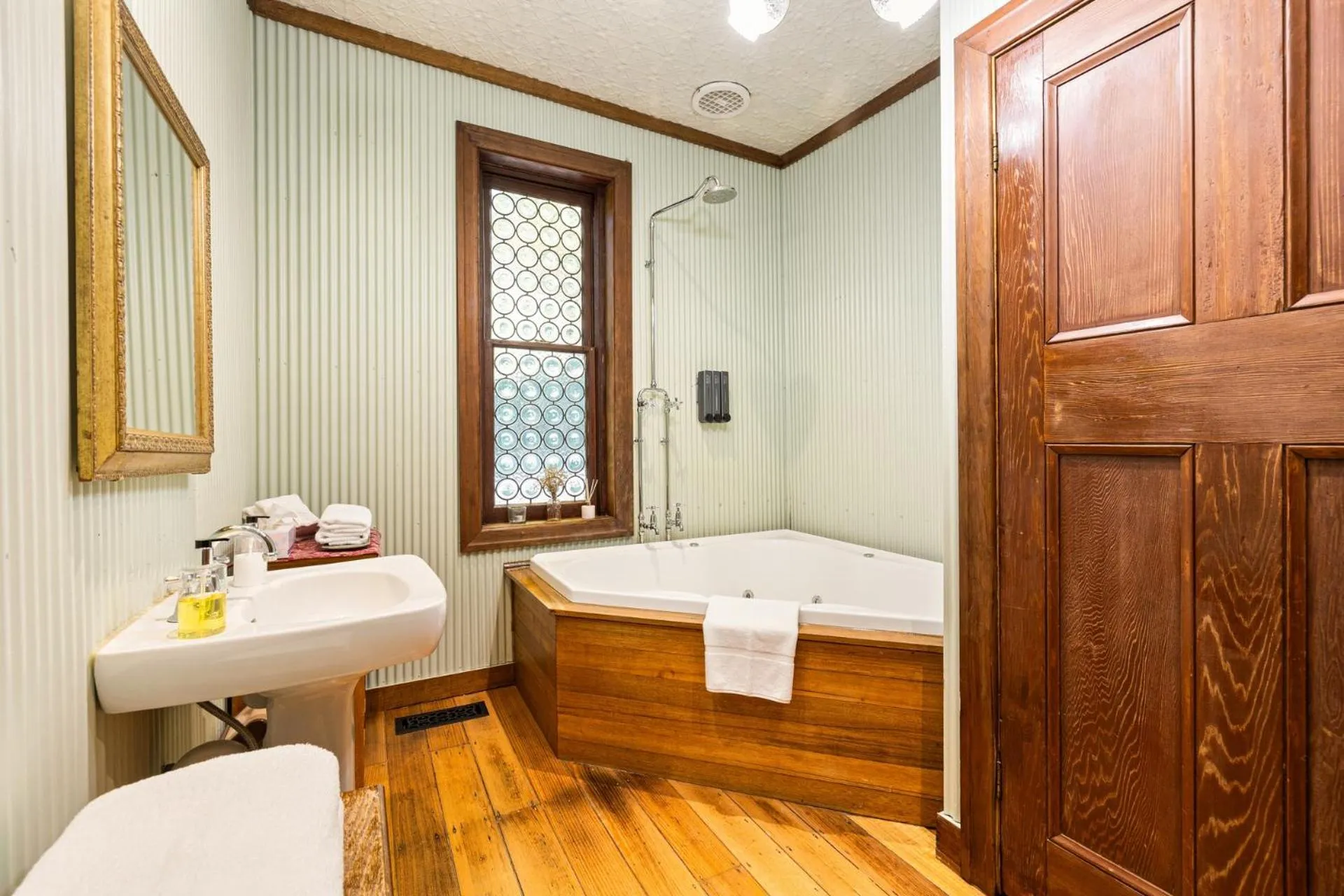 Bed in Arnica Views Summit Retreat