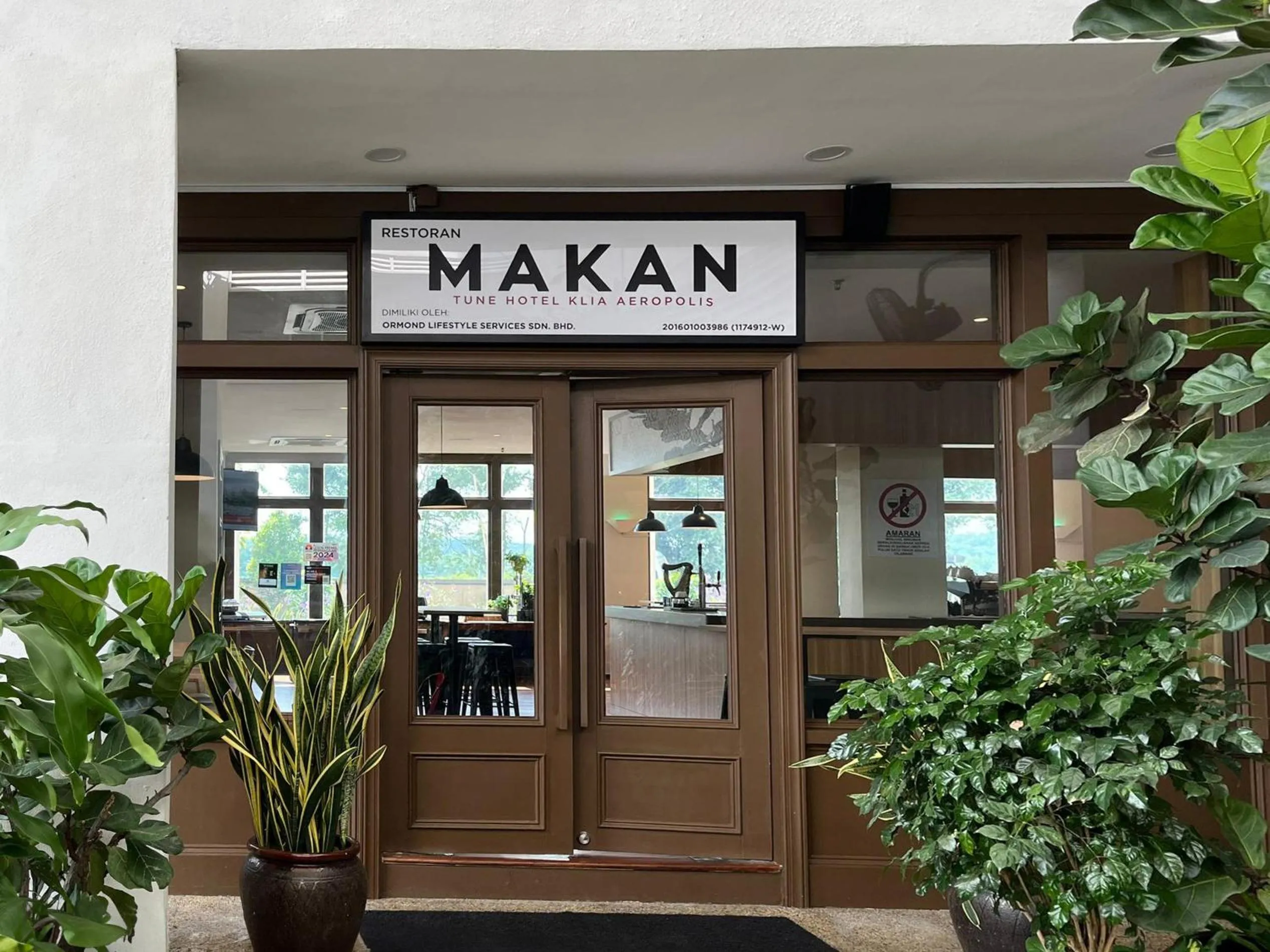 Restaurant/places to eat in Tune Hotel KLIA Aeropolis (Airport Hotel)