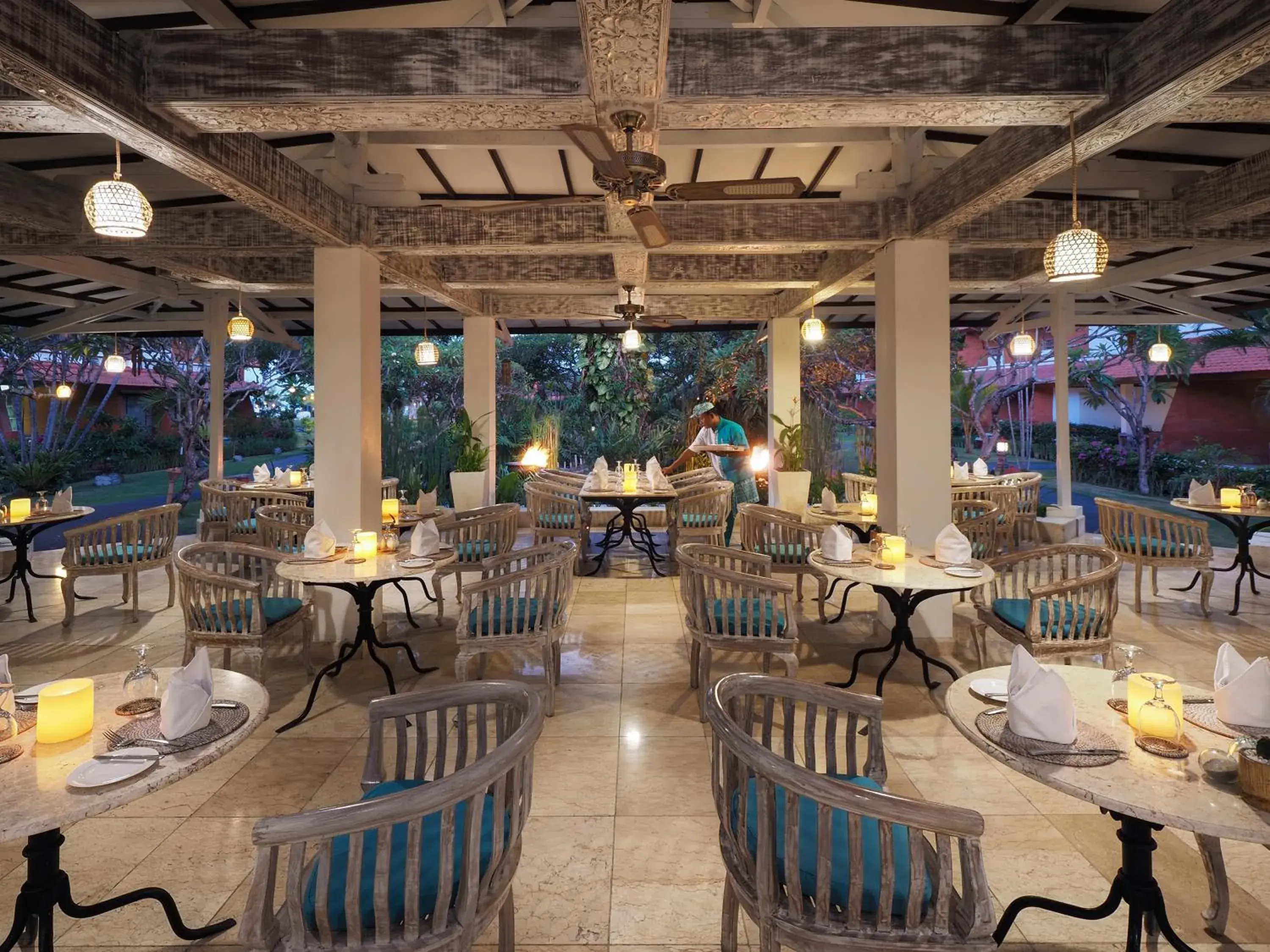 Restaurant/places to eat in SOL by Meliá Benoa Bali All inclusive Restaurant/places to eat in SOL by Meliá Benoa Bali All inclusive
