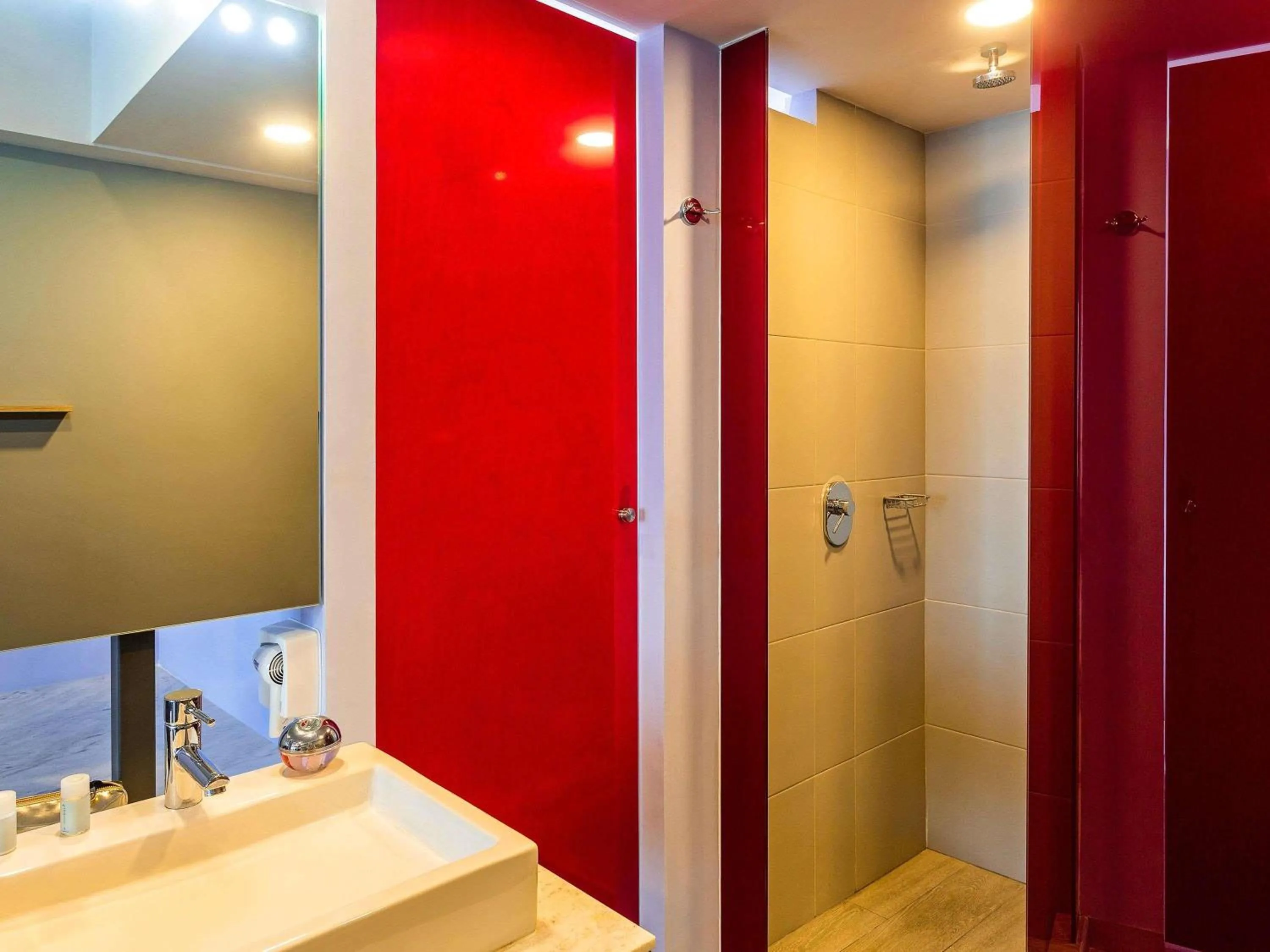 Bedroom in Ibis Styles Merida Galerias