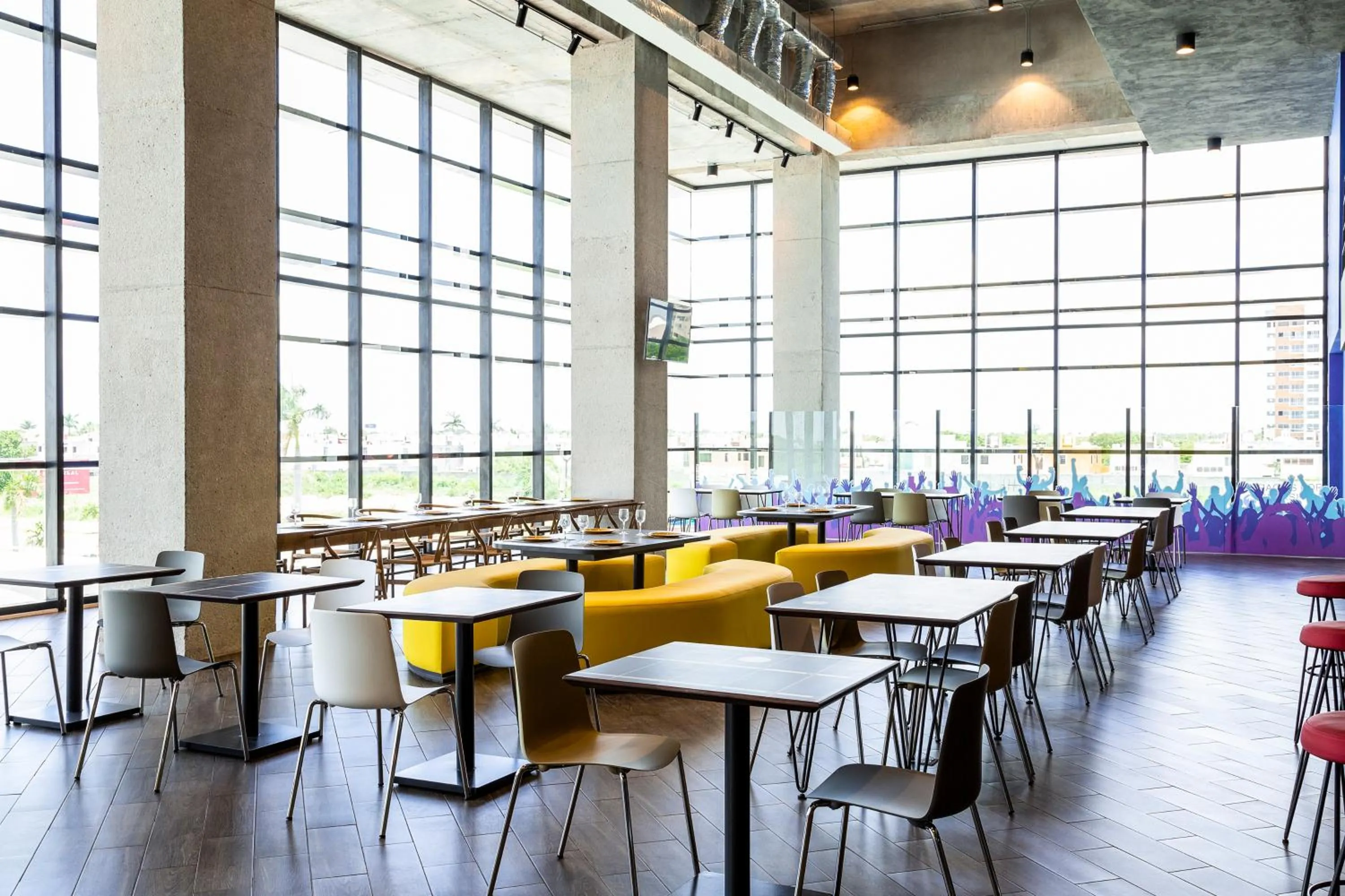 Restaurant/places to eat in Ibis Styles Merida Galerias