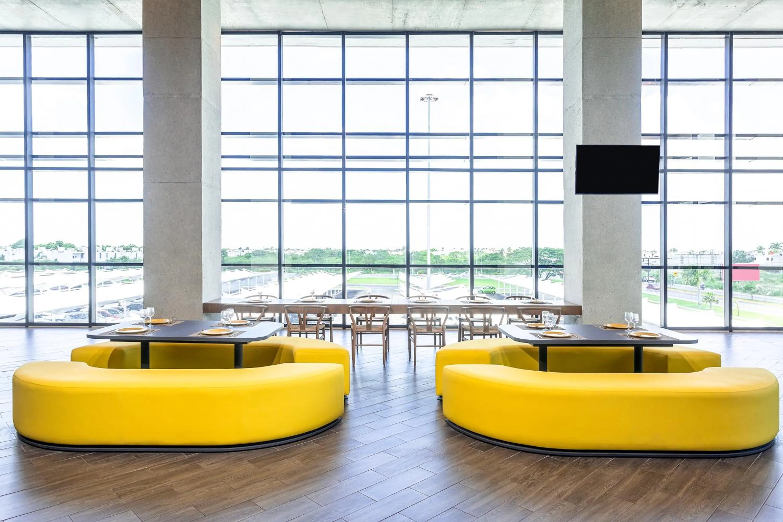 Restaurant/places to eat in Ibis Styles Merida Galerias