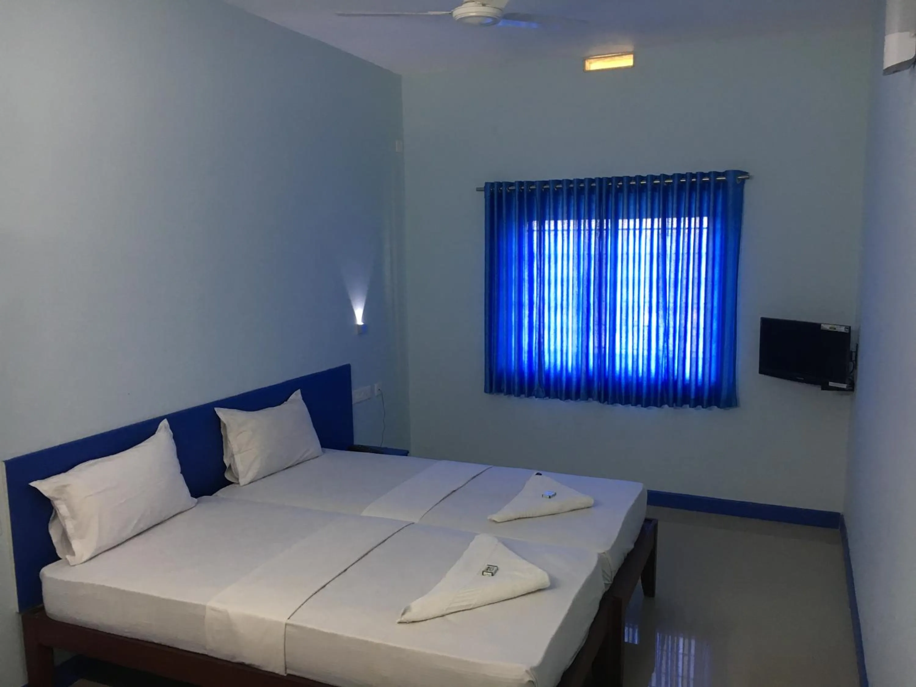 Bed in Kalluvalappil Holiday Inn