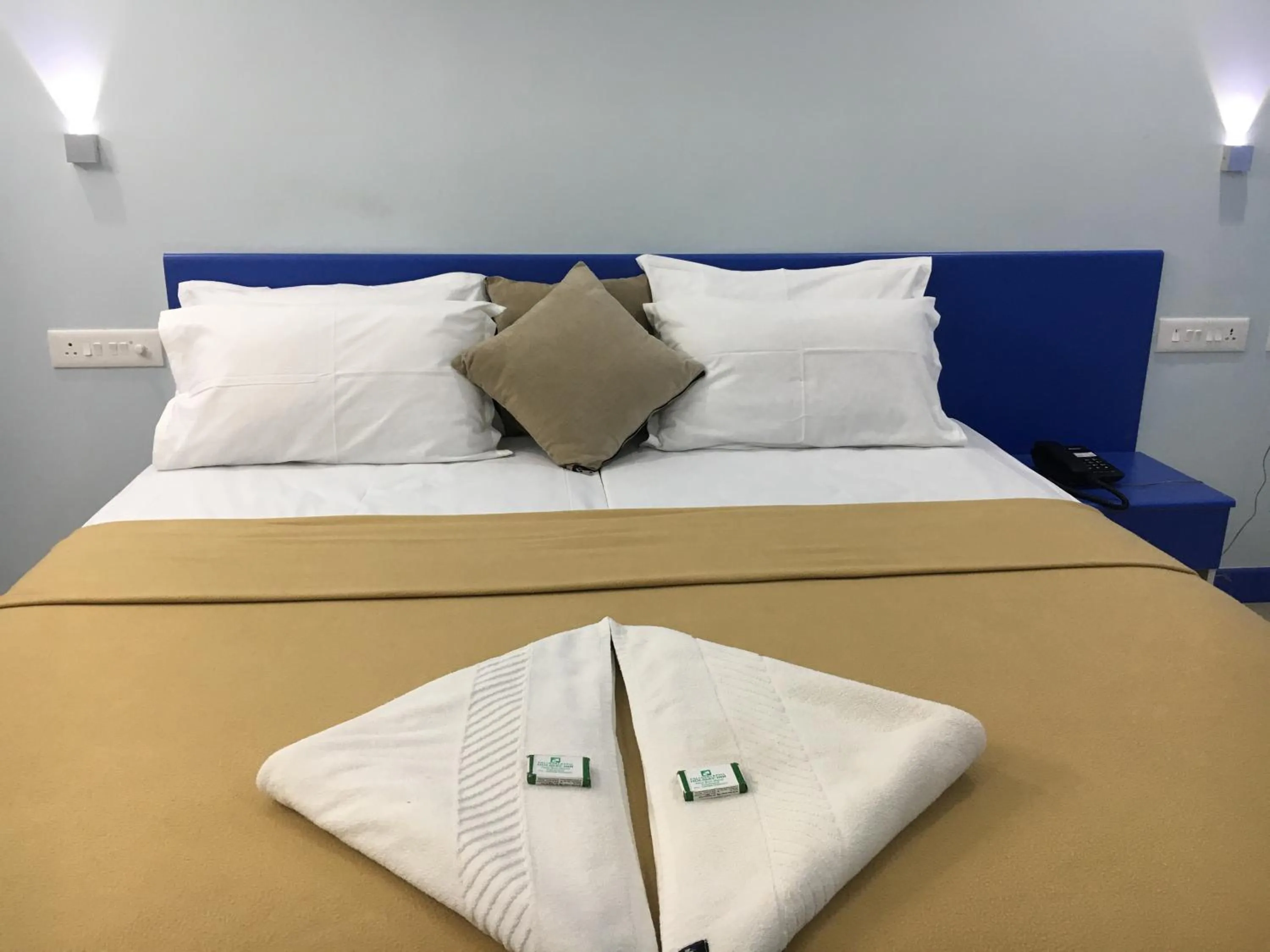 Bed in Kalluvalappil Holiday Inn