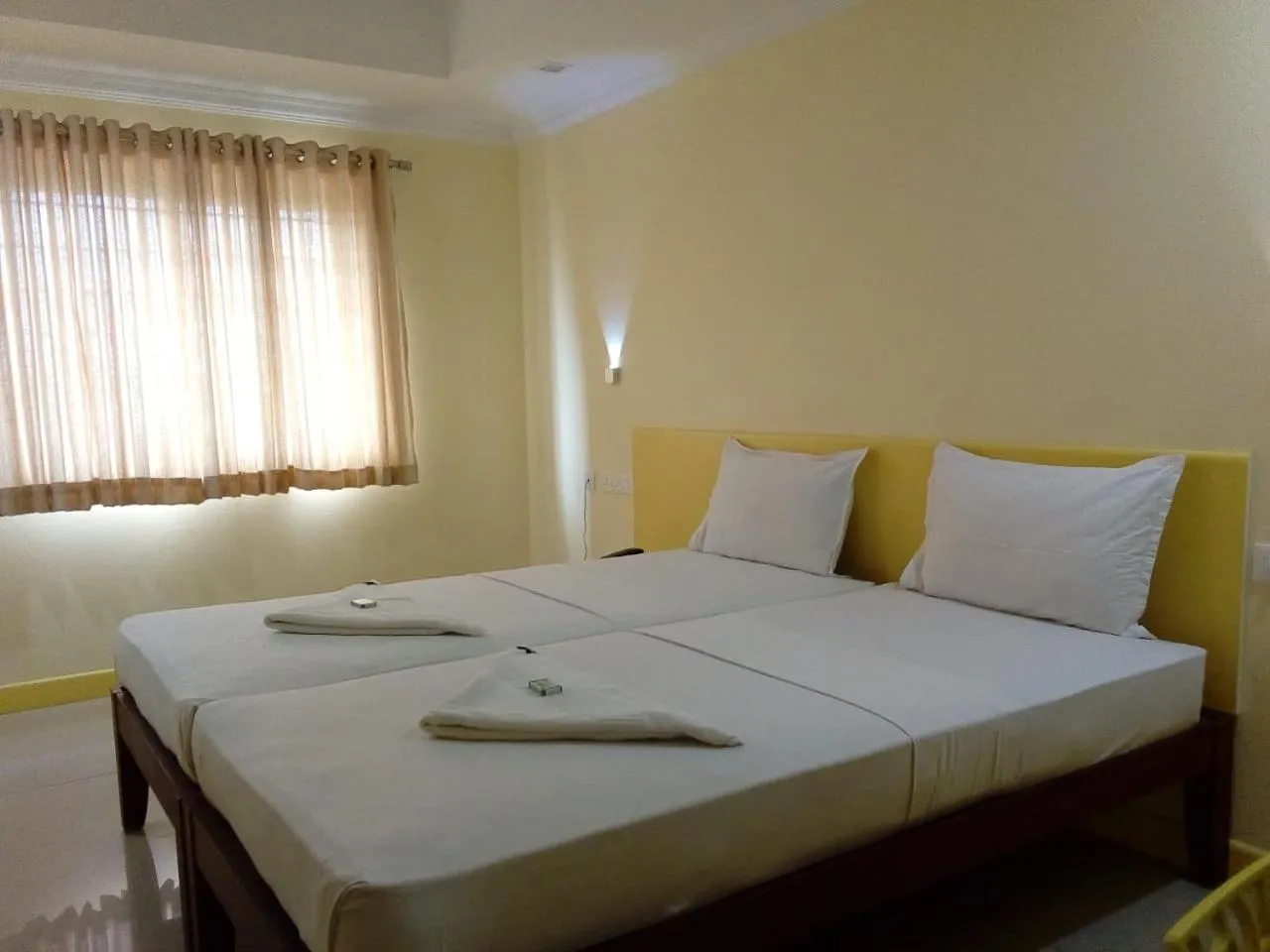 Bed in Kalluvalappil Holiday Inn