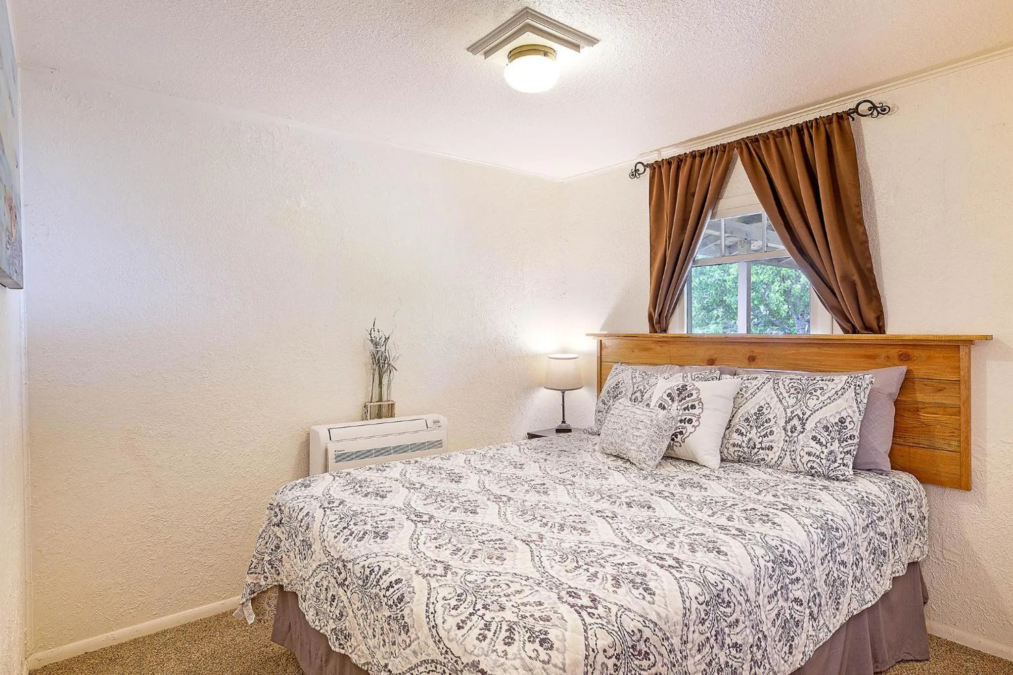 Photo of the whole room, Bed in Crabbin Cabin - You Won't Be Crabby After Staying Here!