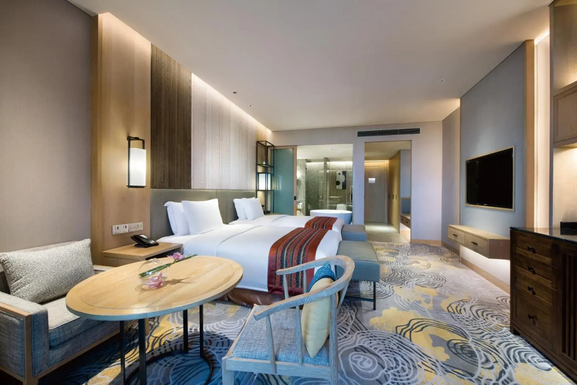 Bedroom, Bed in Crowne Plaza - Kunming Ancient Dian Town by IHG Bedroom, Bed in Crowne Plaza - Kunming Ancient Dian Town by IHG