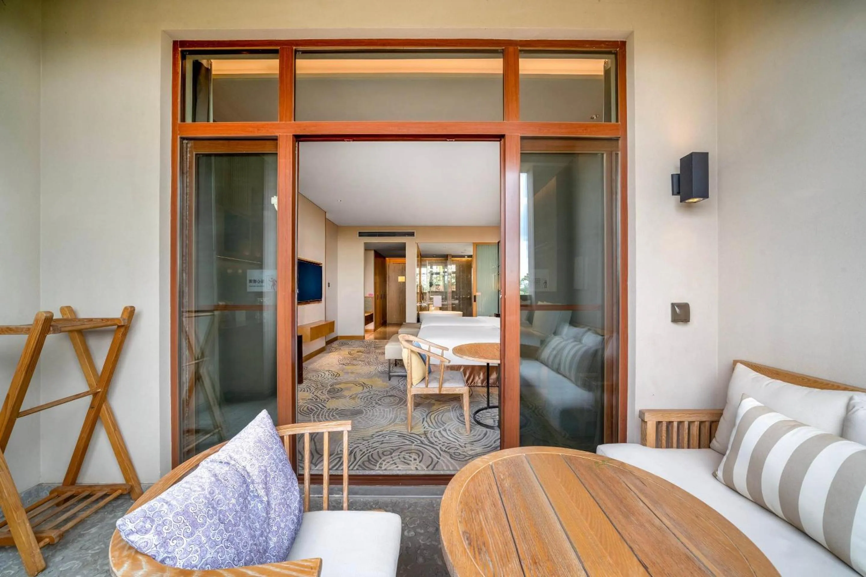 Photo of the whole room in Crowne Plaza - Kunming Ancient Dian Town by IHG