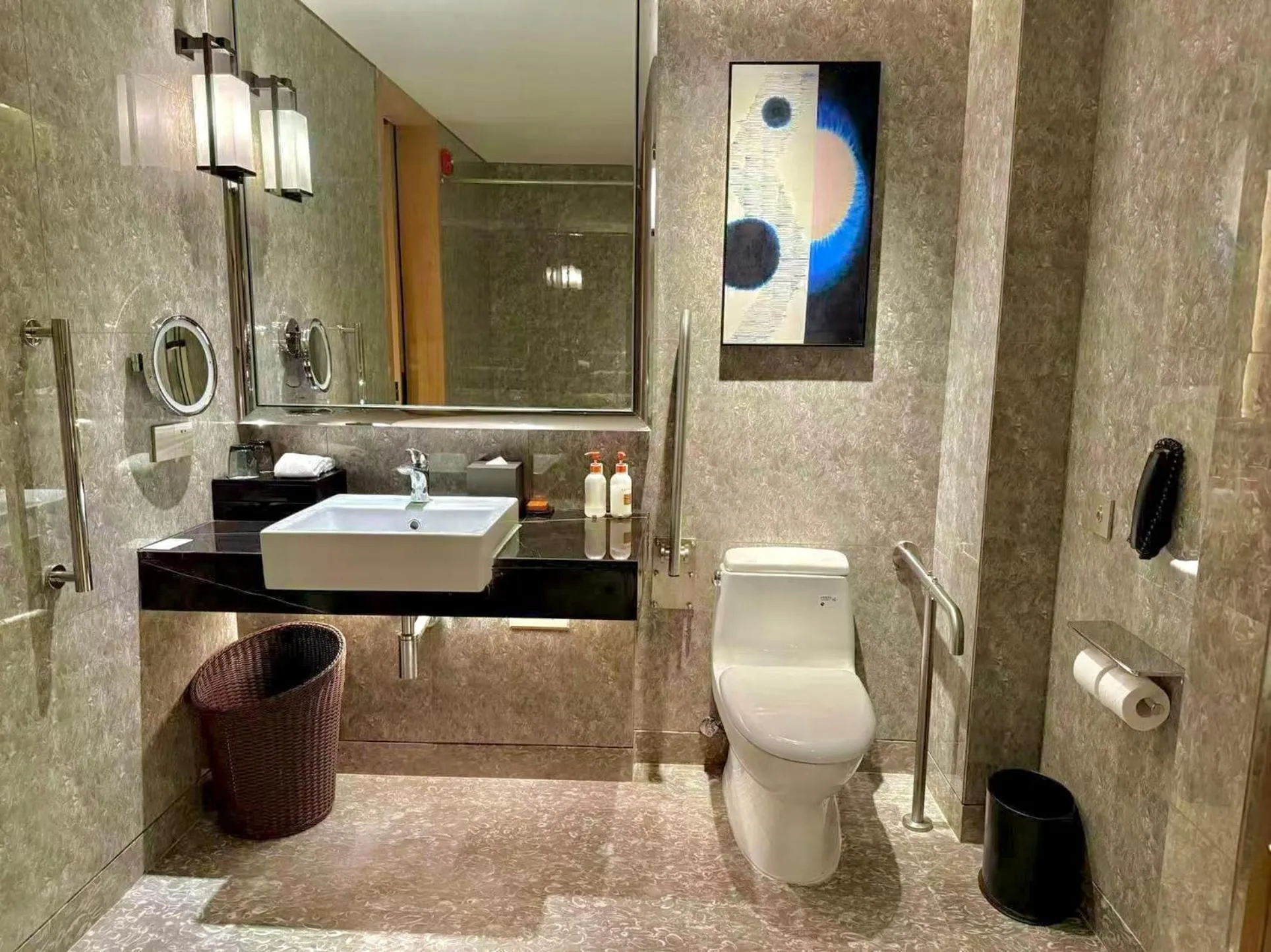 Photo of the whole room in Crowne Plaza - Kunming Ancient Dian Town by IHG