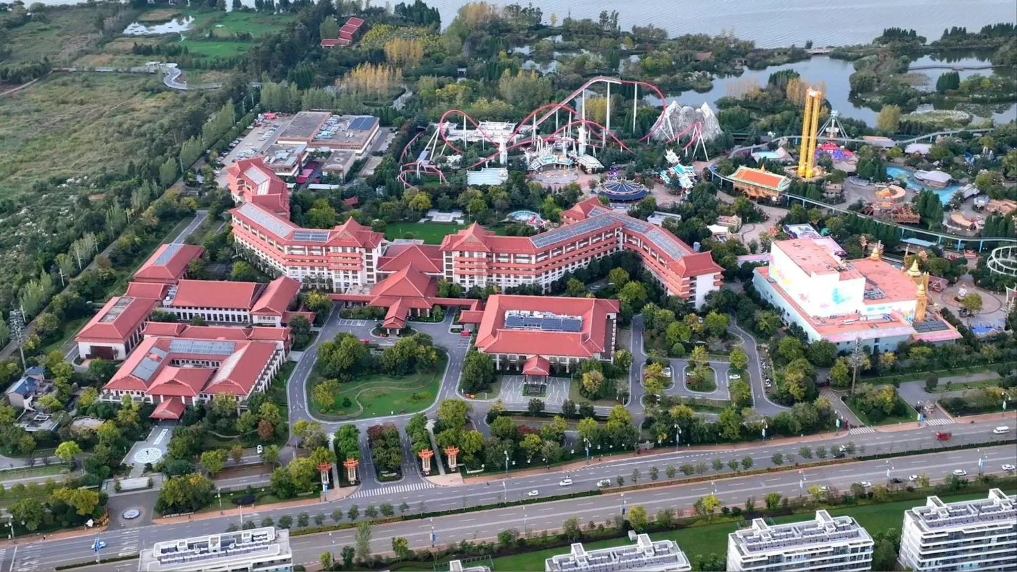 Property building in Crowne Plaza - Kunming Ancient Dian Town by IHG Property building in Crowne Plaza - Kunming Ancient Dian Town by IHG