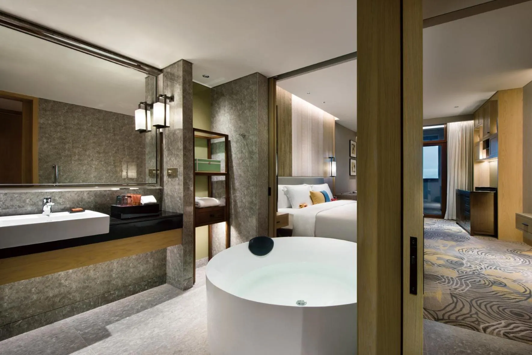 Bathroom, Bed in Crowne Plaza - Kunming Ancient Dian Town by IHG