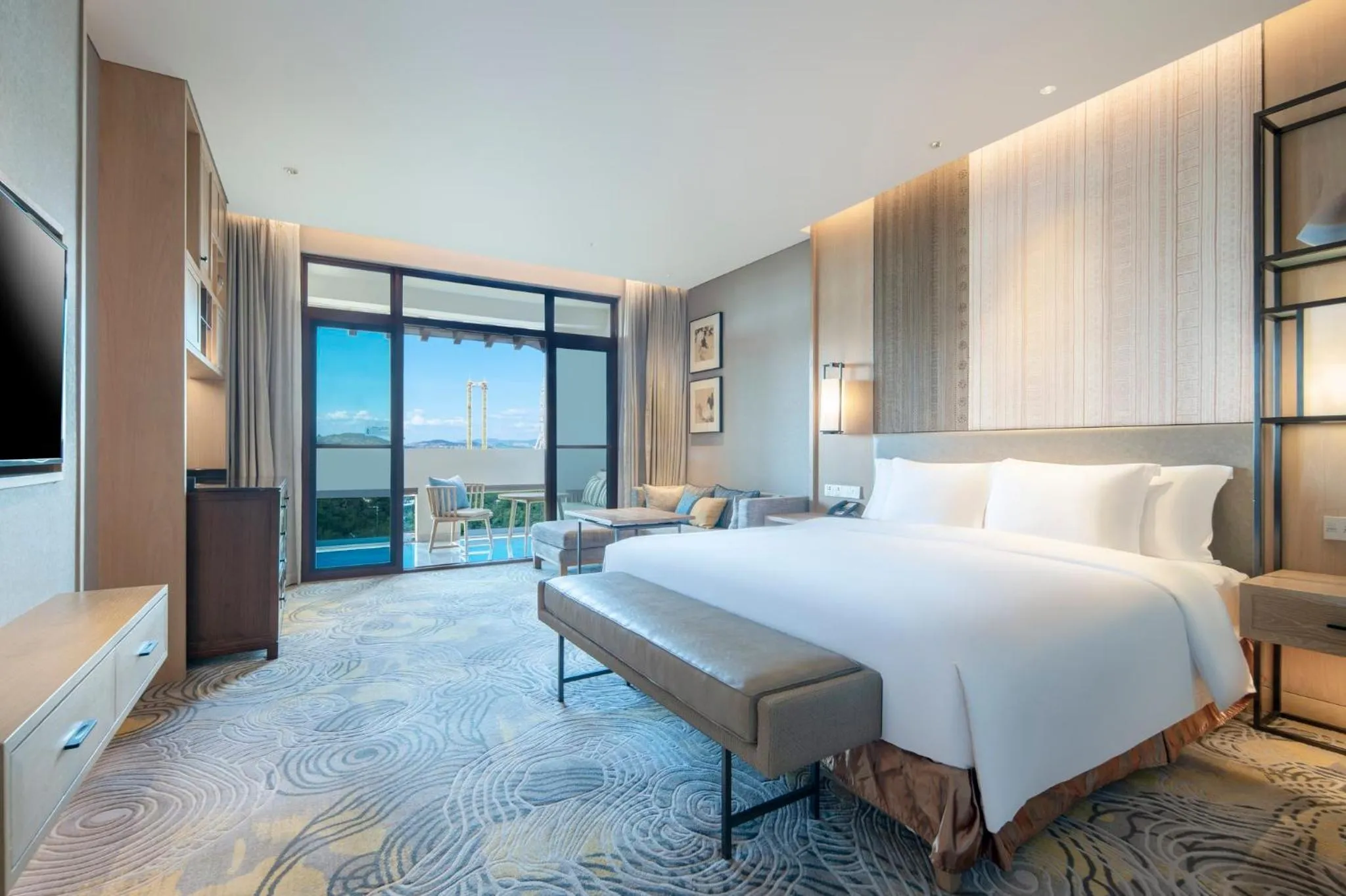 Photo of the whole room, Bed in Crowne Plaza - Kunming Ancient Dian Town by IHG