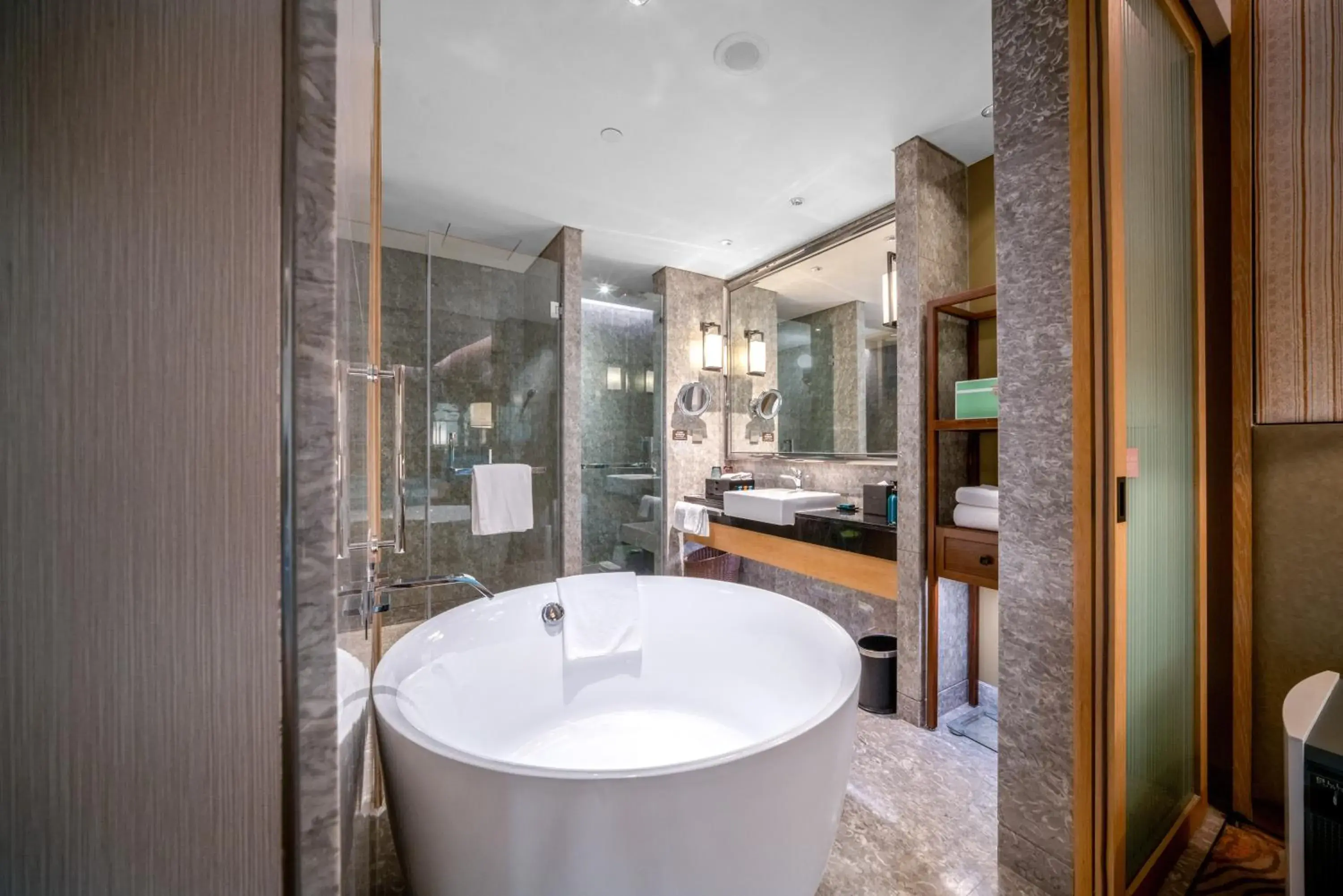 Premium King Room with One King Bed, One Bunk Bed and Lounge Access - Kids Theme in Crowne Plaza - Kunming Ancient Dian Town by IHG Premium King Room with One King Bed, One Bunk Bed and Lounge Access - Kids Theme in Crowne Plaza - Kunming Ancient Dian Town by IHG