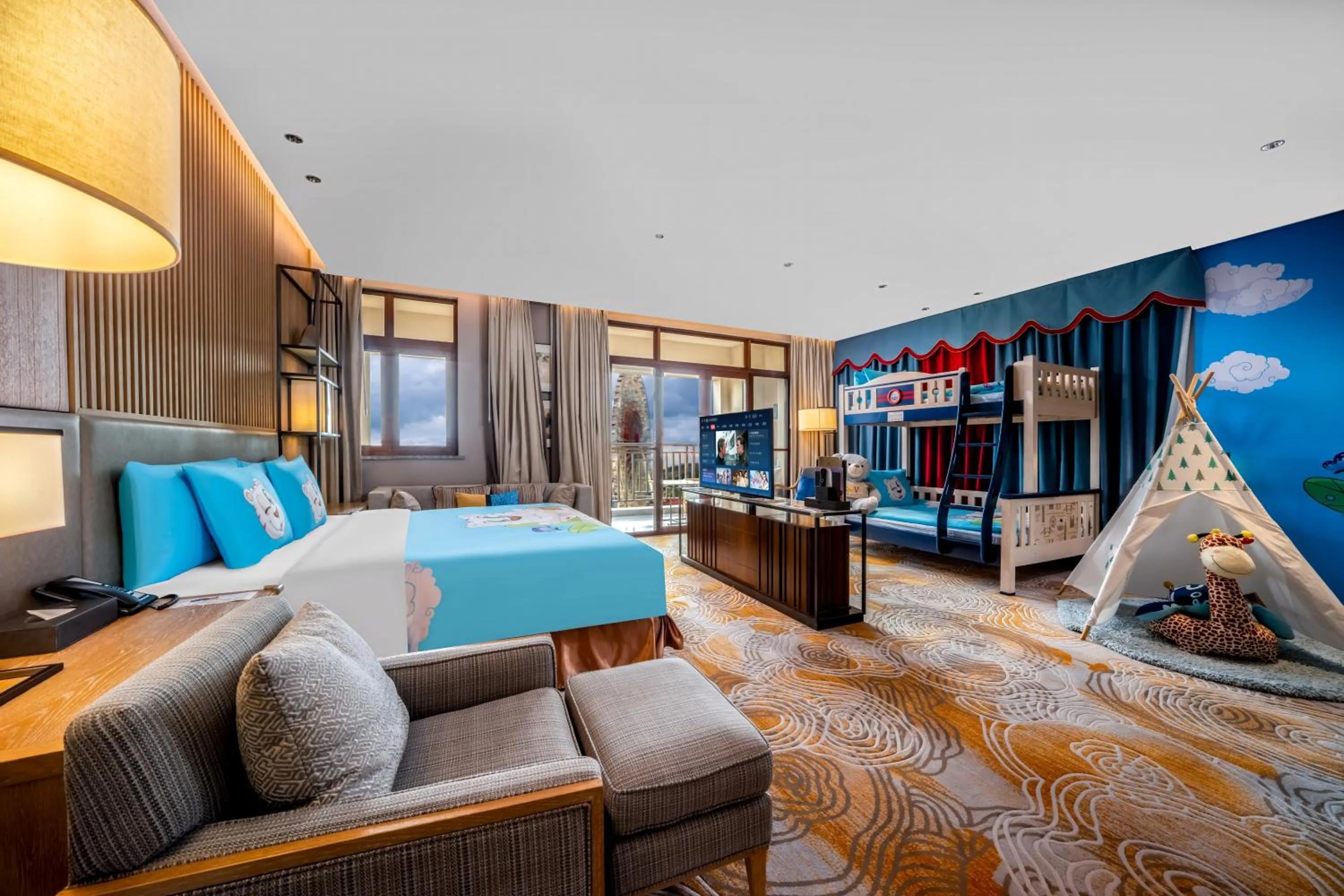 Bedroom, Bed in Crowne Plaza - Kunming Ancient Dian Town by IHG